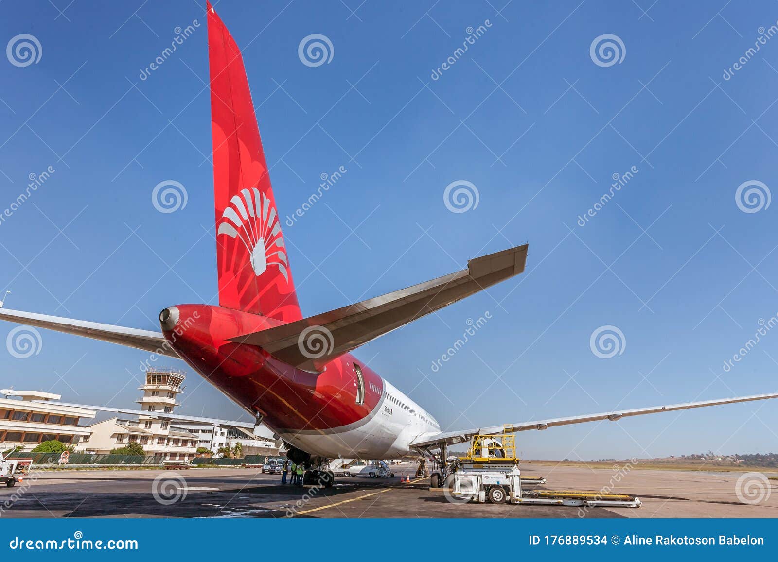 2019年1月14日从马达加斯加桑巴瓦机场起飞的马达加斯加航空波音737 编辑类库存图片 - 图片 包括有 æœº, ç›®çš„åœ ...