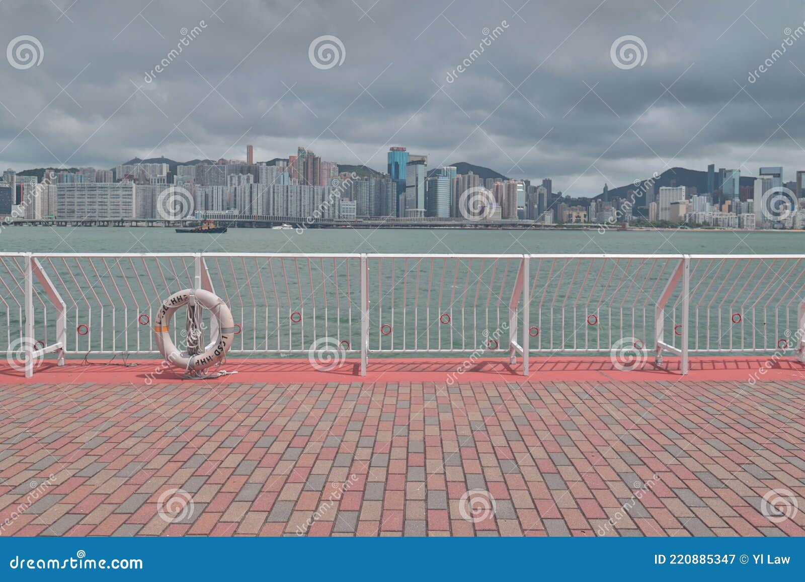 香港島の東區走廊の道路と高層ビル群の風景 | 香港の写真素材なら SnapHouse HK ～香港写真素材屋～