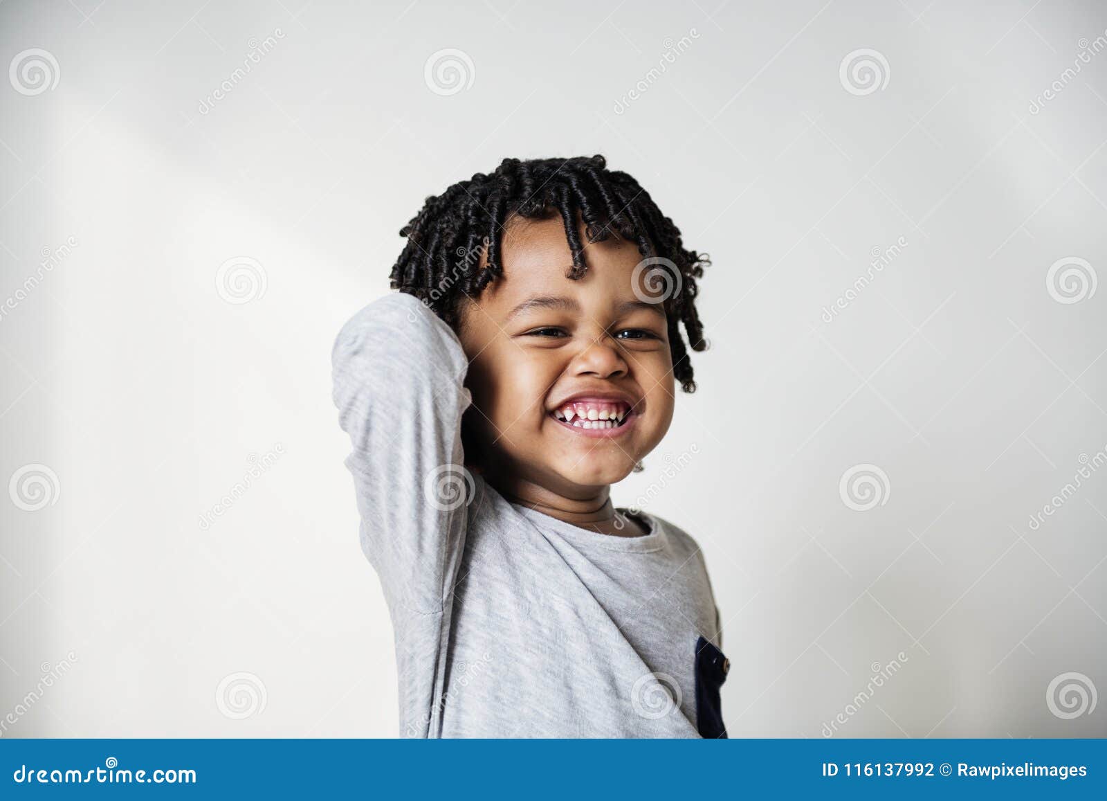 微笑的黑人男孩纵向 库存照片. 图片 包括有 幸福, 英俊, 投反对票, 立场, 一个, 男性, 少许, 设计 - 27979524