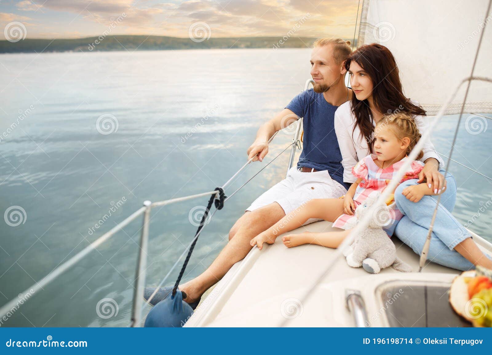 儿童节坐船儿童海上航行png免抠图图片_装饰图案_设计元素-图行天下素材网