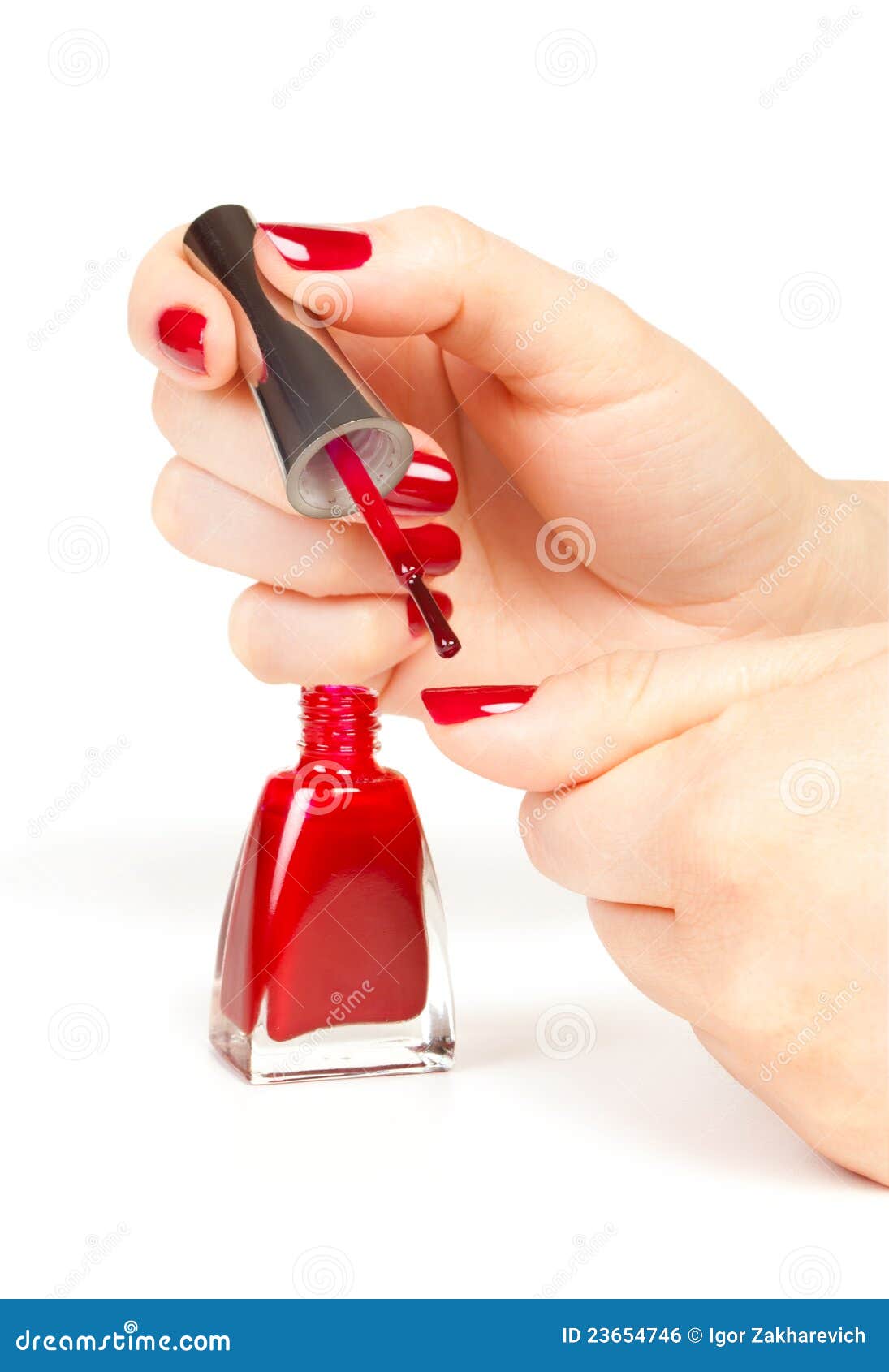 用红色指甲油涂色的修剪整齐的指甲高清摄影大图-千库网