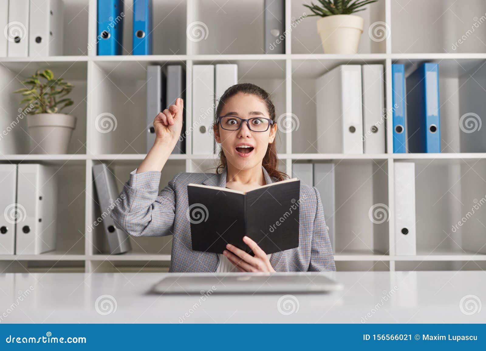 å»ºç­‘å’Œå»ºç­‘æ ‡å¿—çš„éš”ç¦»ç‰©ã€‚å»ºç­‘é›†å ˆå’Œè‚¡ç¥¨çš„æˆ¿åœ°äº§çŸ