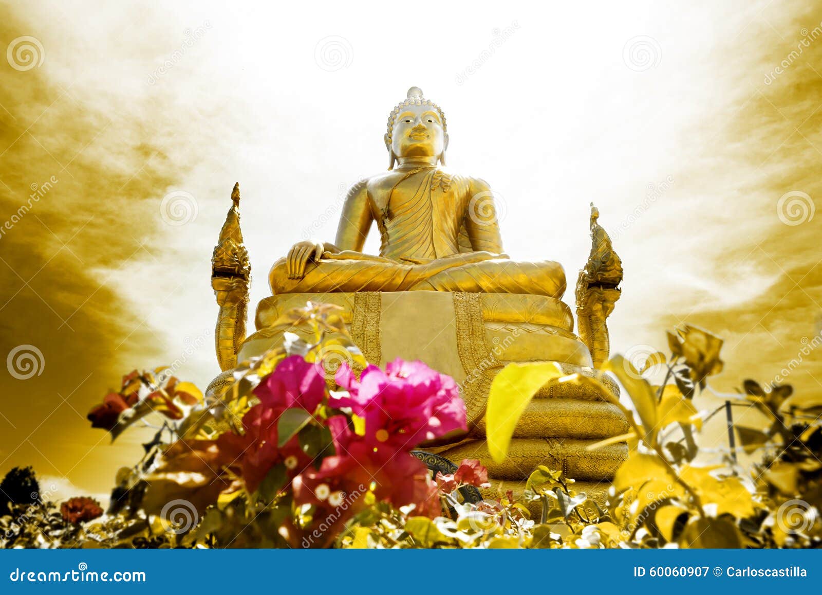 异乎寻常的旅行和冒险 泰国旅行 菩萨和地标. 大菩萨在普吉岛海岛 寺庙和修道院在泰国
