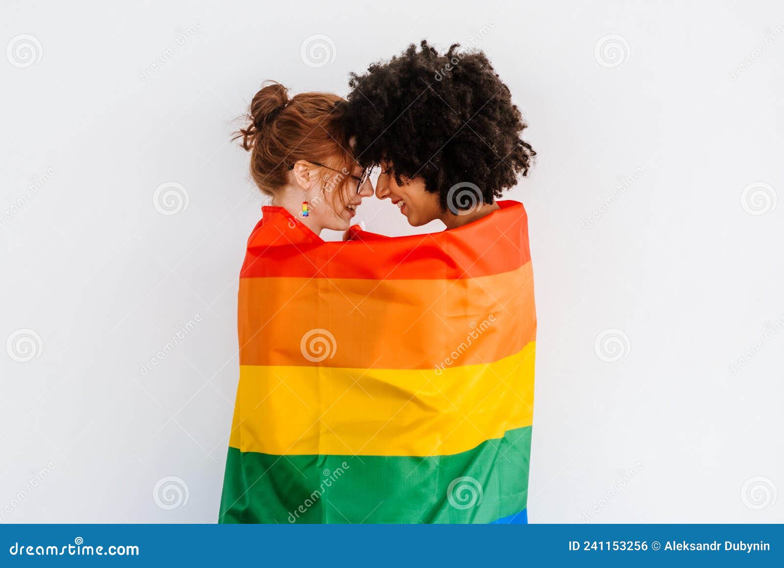 女女同性恋情侣撑同志元素彩虹免抠png图片-图行天下素材网