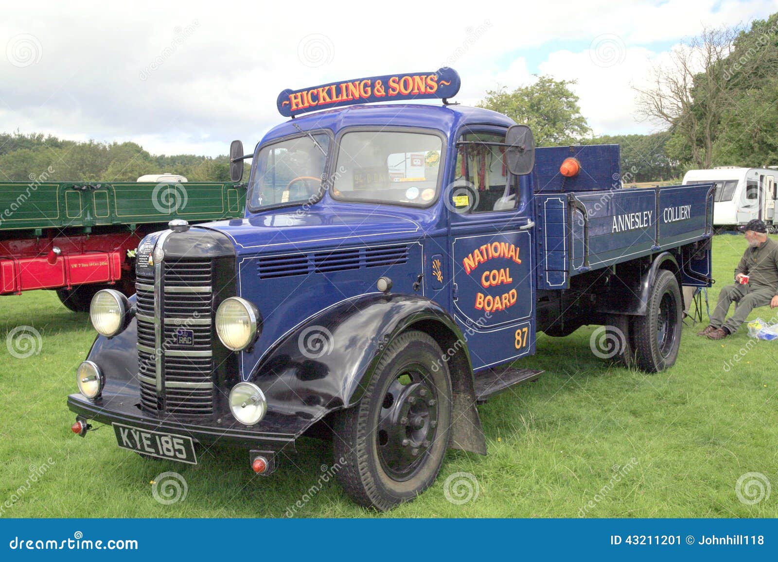 1950年贝得福得M商务卡车. 在显示在Cromford蒸汽集会， Tansley，马特洛克，德贝郡，英国，英国的国家煤炭委员会一次使用的葡萄酒1950年贝得福得商业卡车