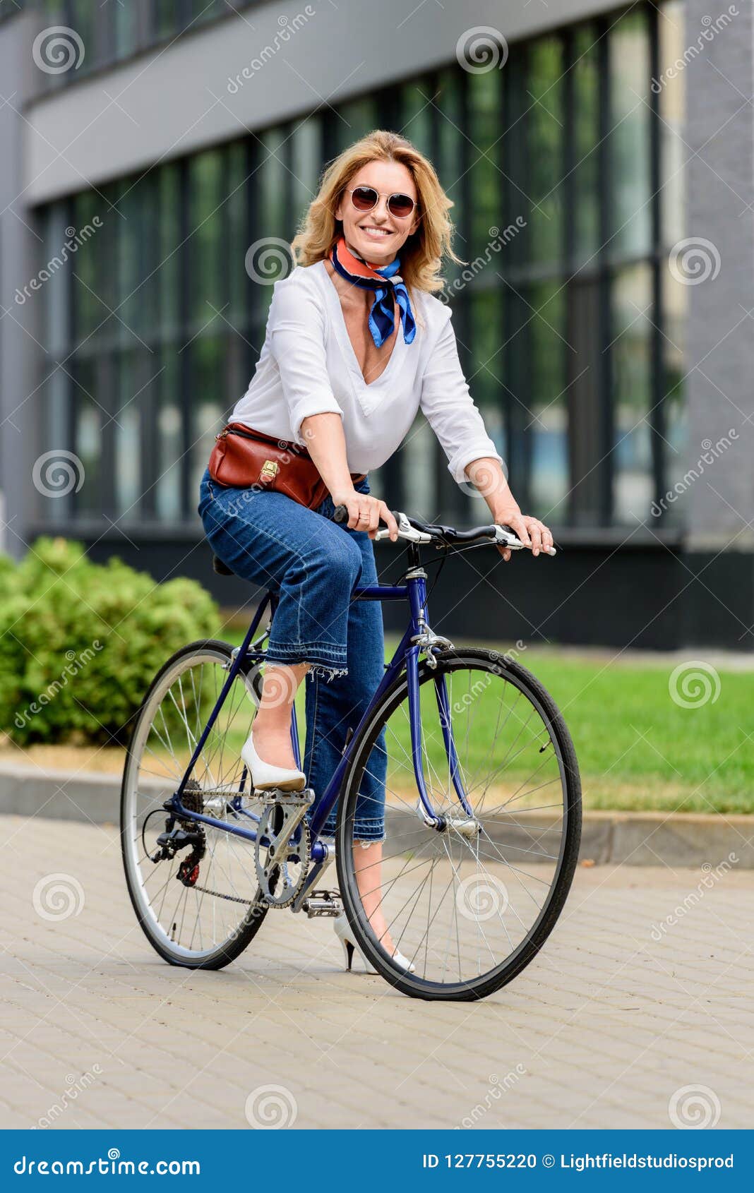 那些骑自行车的美人儿 - 普象网