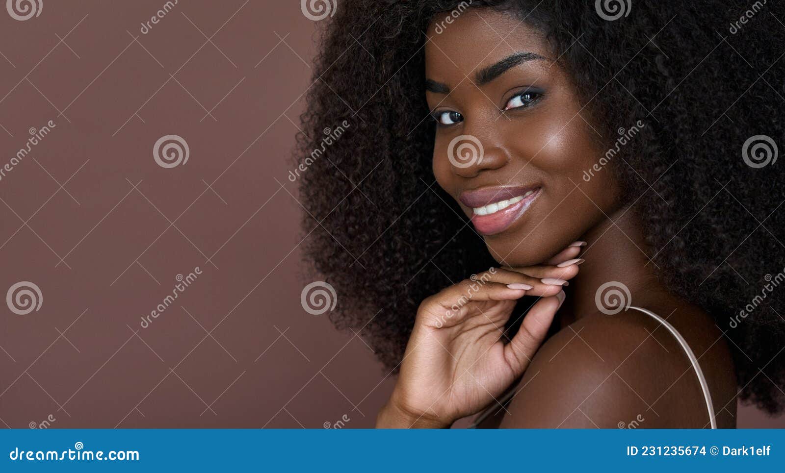 美丽的黑人女孩 库存照片. 图片 包括有 健康, 发型, 友好, 头发, 凝视, 愉快, 表面, 女孩, 表达式 - 5444530