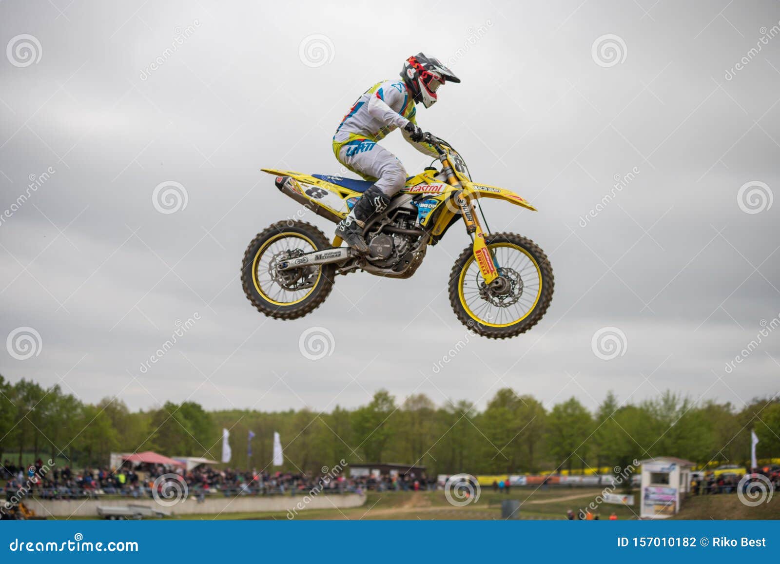 å¾·å›½æ ¼ç½—æ–¯æ–½ç»´ç´¢-2019å¹´3æœˆ1æ—¥-æ‘©æ‰˜è½¦è¶Šé‡Žèµ›è½¦åœ¨æ²™ä