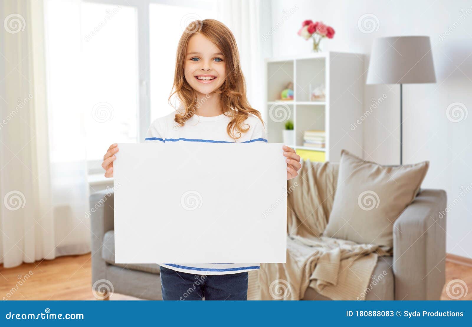 青少年的孩子男孩和女孩拿着白纸板料 库存照片. 图片 包括有 现代, 需求, 问题, 国家, 说明, 环境 - 78253758
