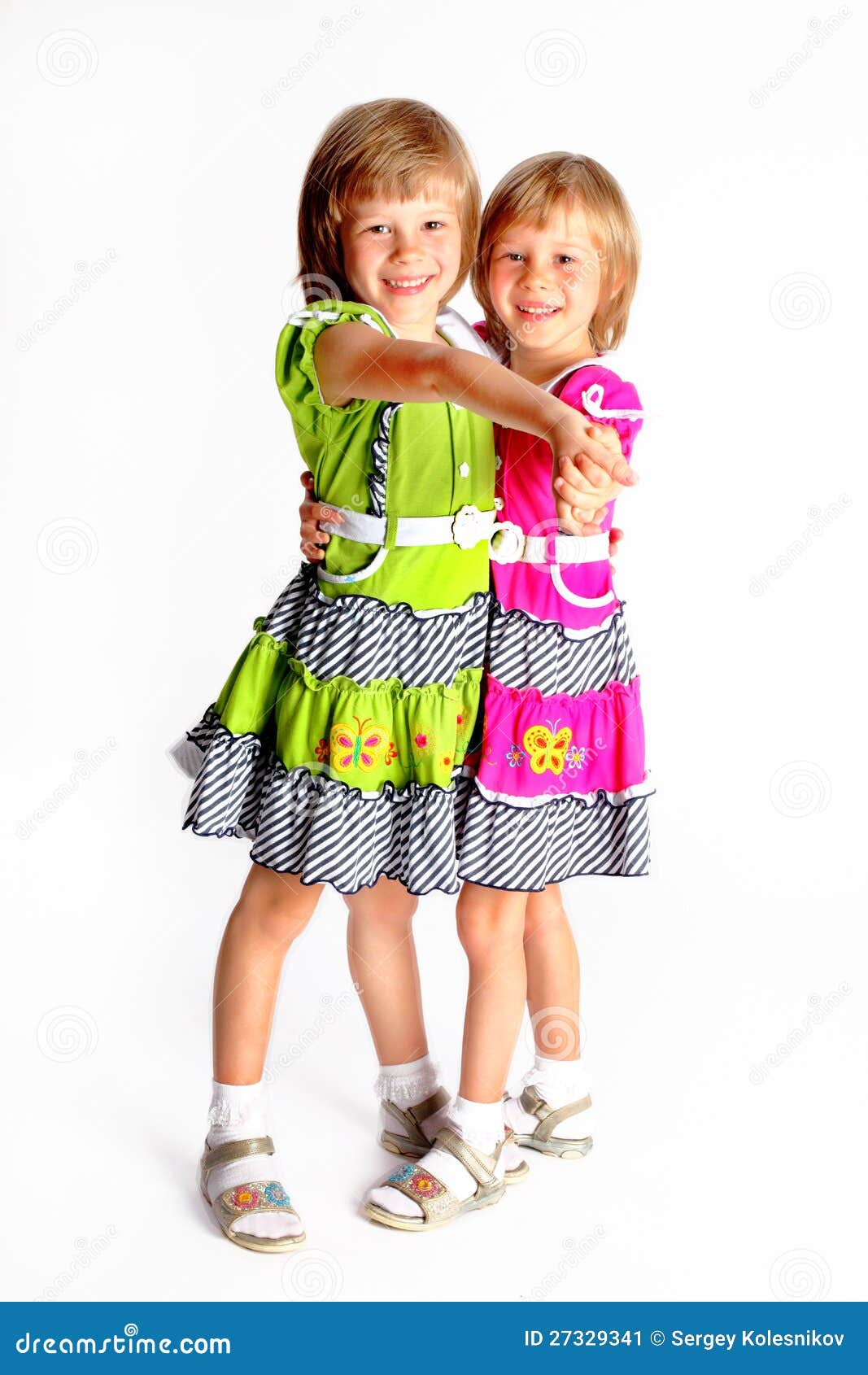 两个快乐的小微笑姐妹拥抱人像图片免费下载_jpg格式_2592像素_编号42797211-千图网