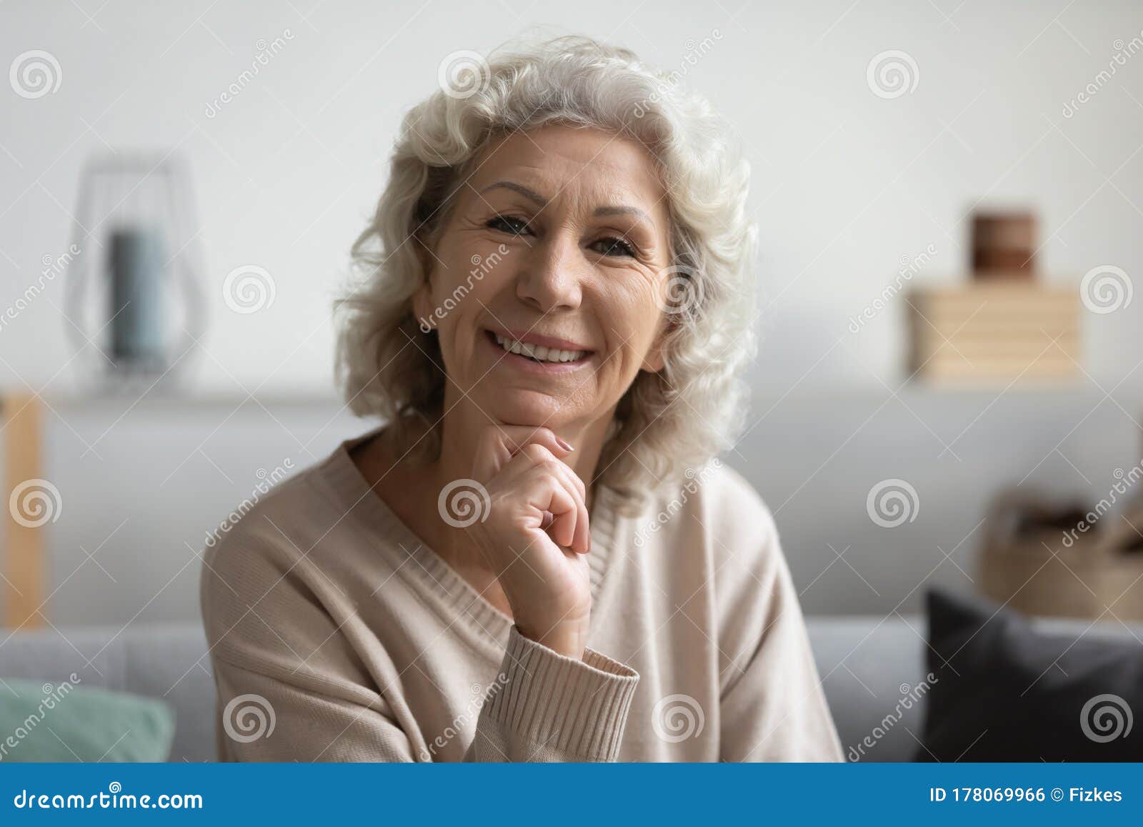 老年女人发型图片大全,70岁老年女短发发型 - 伤感说说吧