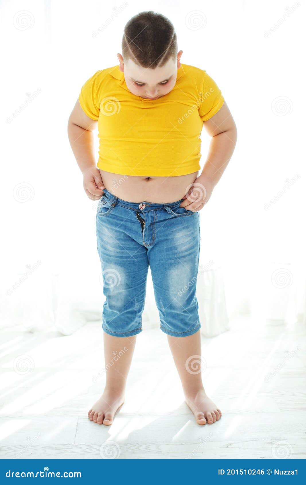 在白色隔绝的肥胖肥胖男孩超重 库存照片. 图片 包括有 卡路里, 概念, 健身, 关心, 肥胖病, 损失 - 142291266
