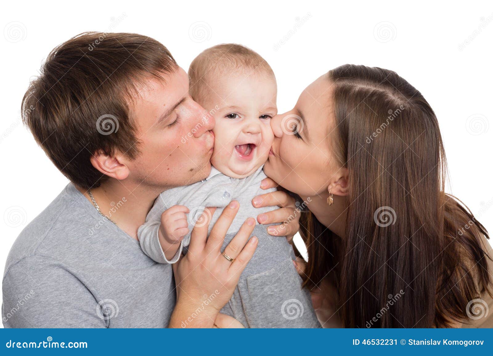 父母给孩子的亲吻摄影图__日常生活_人物图库_摄影图库_昵图网nipic.com