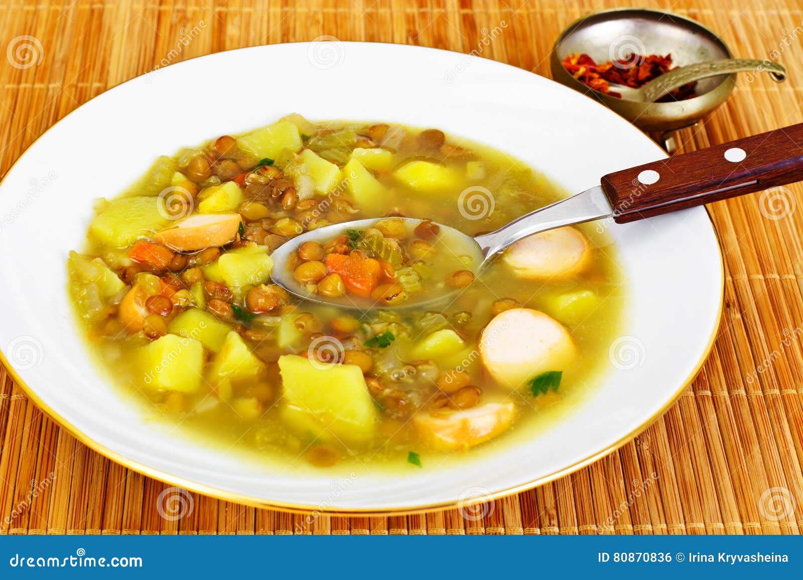 选拔红色汤碗充满荷兰汤 库存照片. 图片 包括有 荷兰语, 调味料, 红萝卜, 烹调, 餐馆, 可食, 温暖 - 37908876