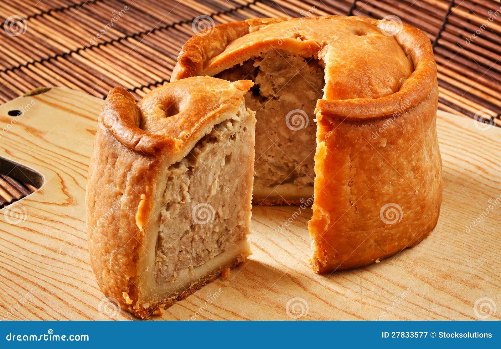 一个传统手工制造大馅饼在米德兰平原，英国传统上叫从Melton Mowbray城镇的Melton饼