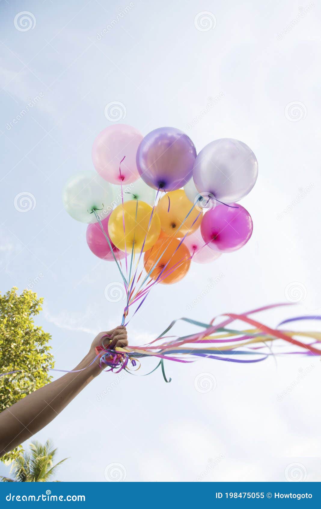 气球海滩儿童使用 库存照片. 图片 包括有 使用, 室外, 嬉戏, 作用, 火箭筒, 海岸线, 女孩, 生活方式 - 22535594