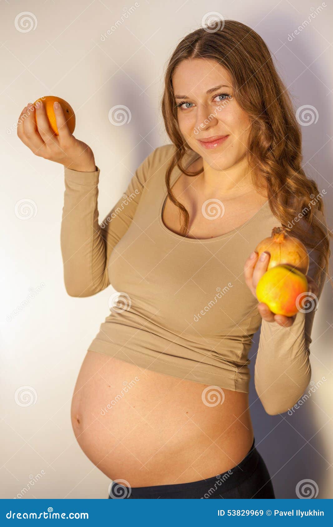 在怀孕的头三个月你应该吃很多食物，这里有一些比较重要的食物
