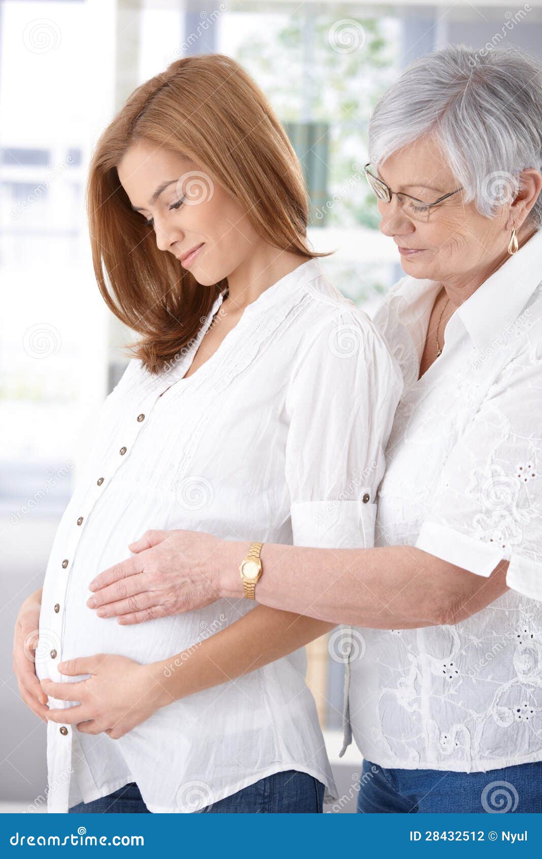 怀孕的母亲和她的女儿 库存照片. 图片 包括有 系列, 幸福, 婴孩, 愉快, 成人, 母性, 人们, 女孩 - 31238314