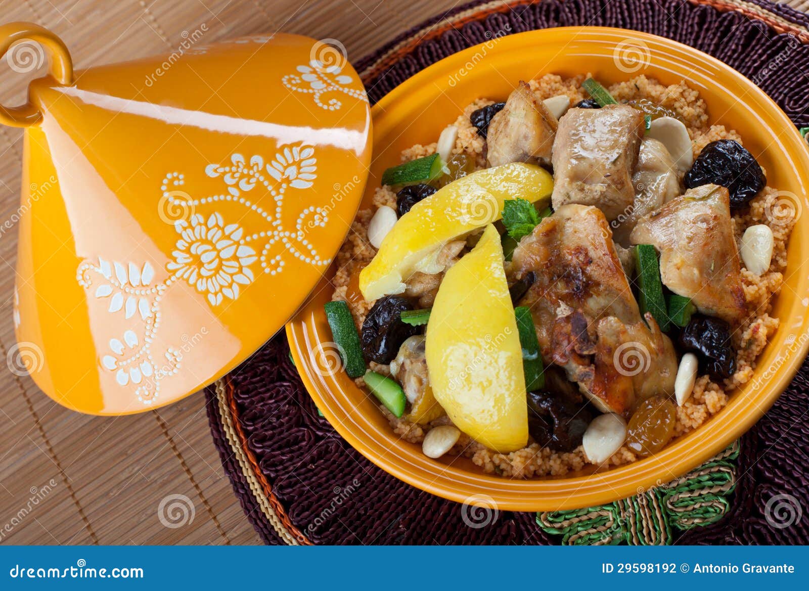 摩洛哥蔬菜的传统西莫拉菜 库存照片. 图片 包括有 摩洛哥, 制动手, 咖喱, 食物, 产物, 海鲜, 蔬菜 - 271029724