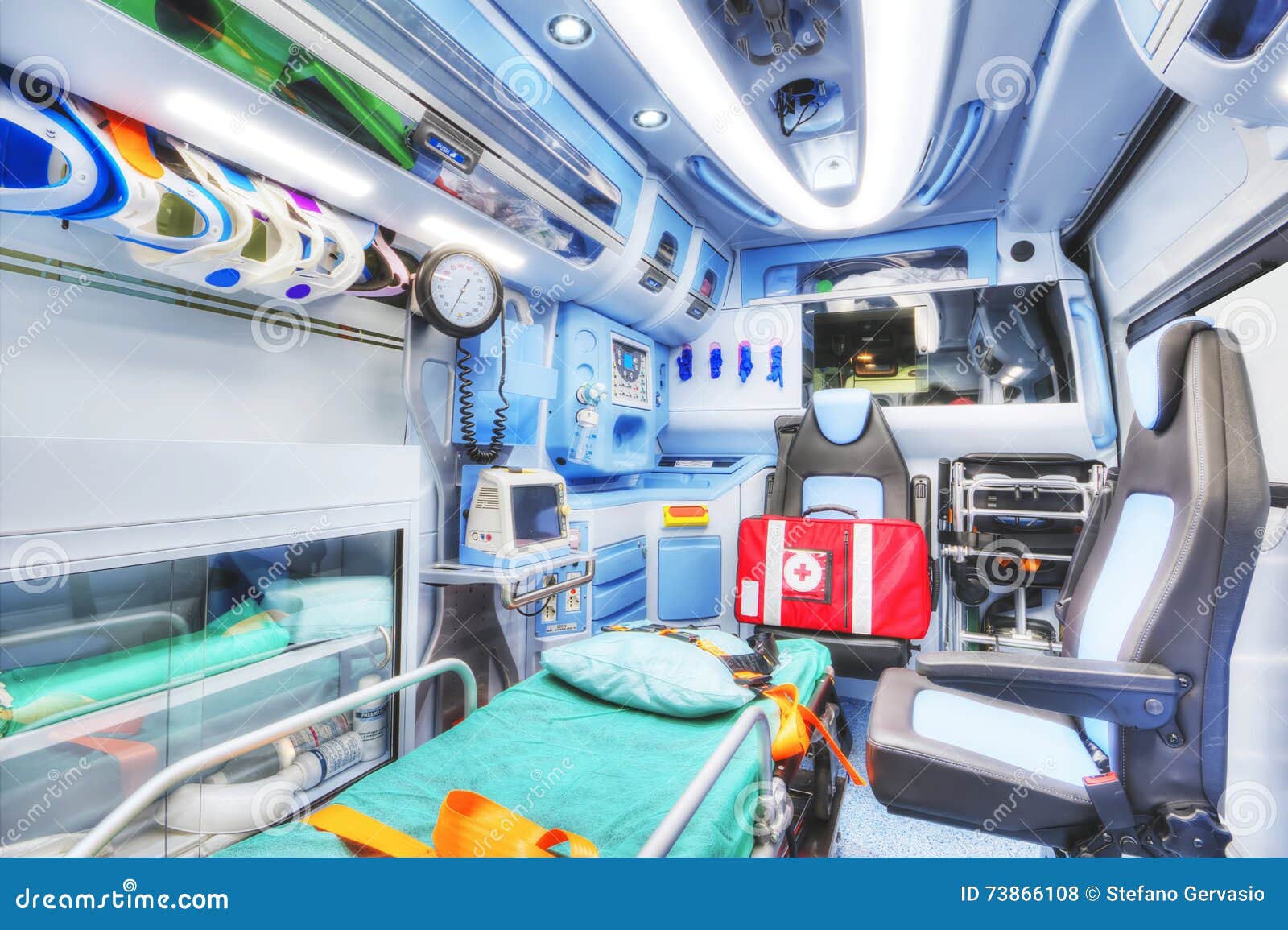 应急救护车内部设计 - 普象网