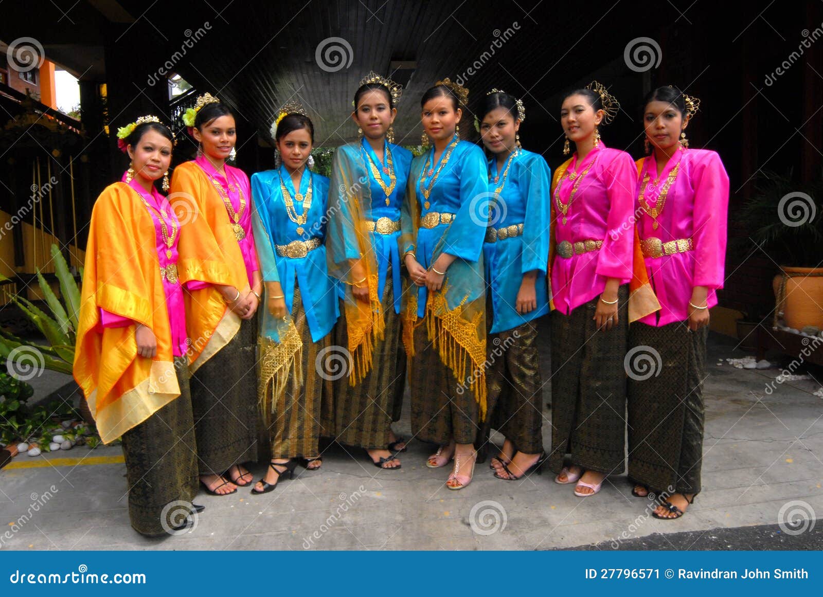 马来西亚民俗的舞蹈家 编辑类照片. 图片 包括有 文化, 传统, 印第安语, 五颜六色, 欢乐, 聚会所 - 39877776