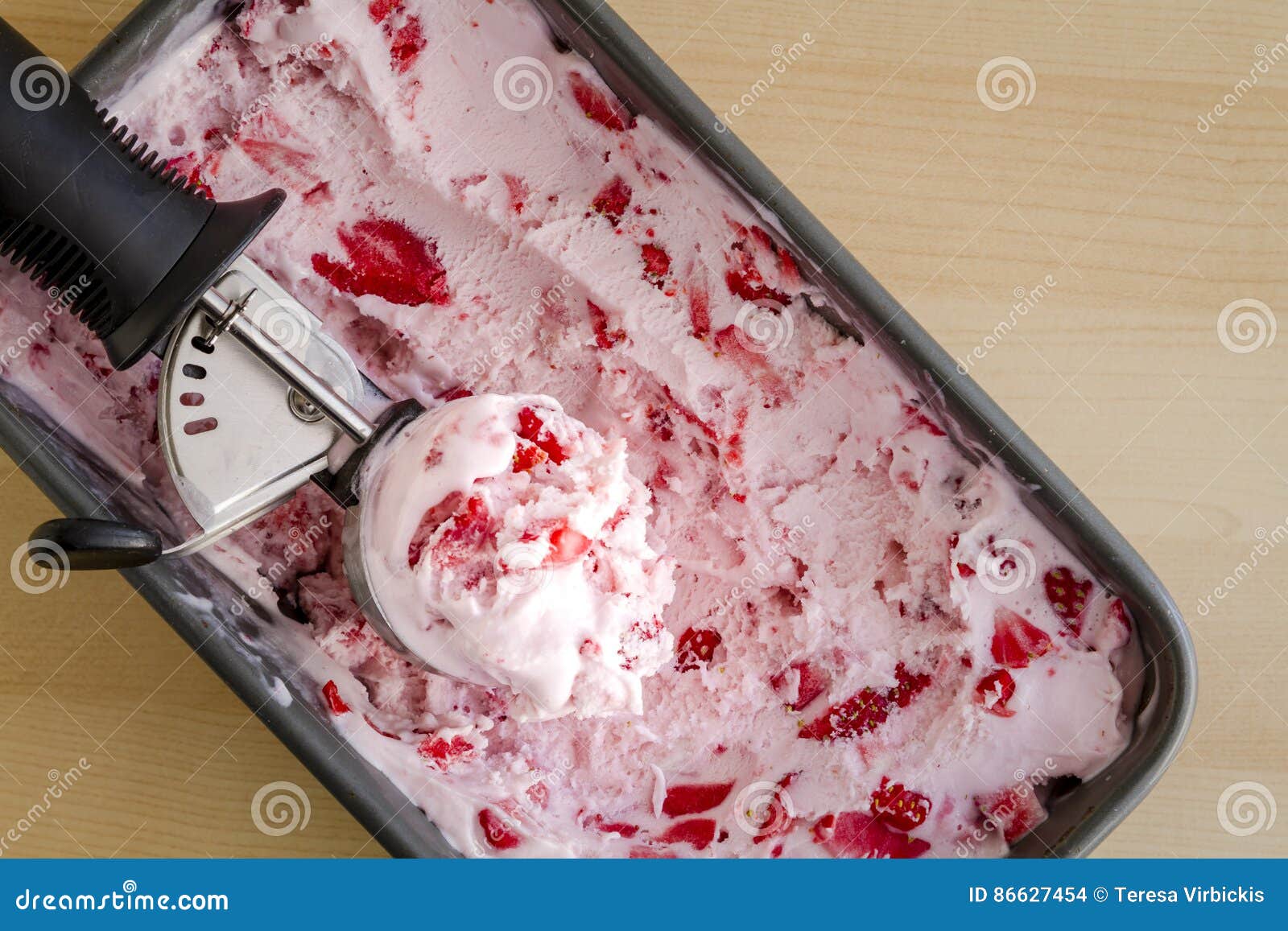 草莓冰淇凌代表冰冻酸奶酪和乳脂状 库存照片. 图片 包括有 点心, 类似, 冻结, 奶油, 酸奶, 粉红色 - 48452720