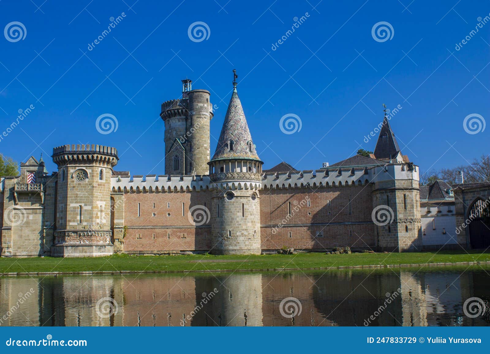 格蒙登施洛斯Ort城堡或施洛斯Ort城堡在特劳恩湖la 库存照片 - 图片 包括有 地道, 房子: 130753220