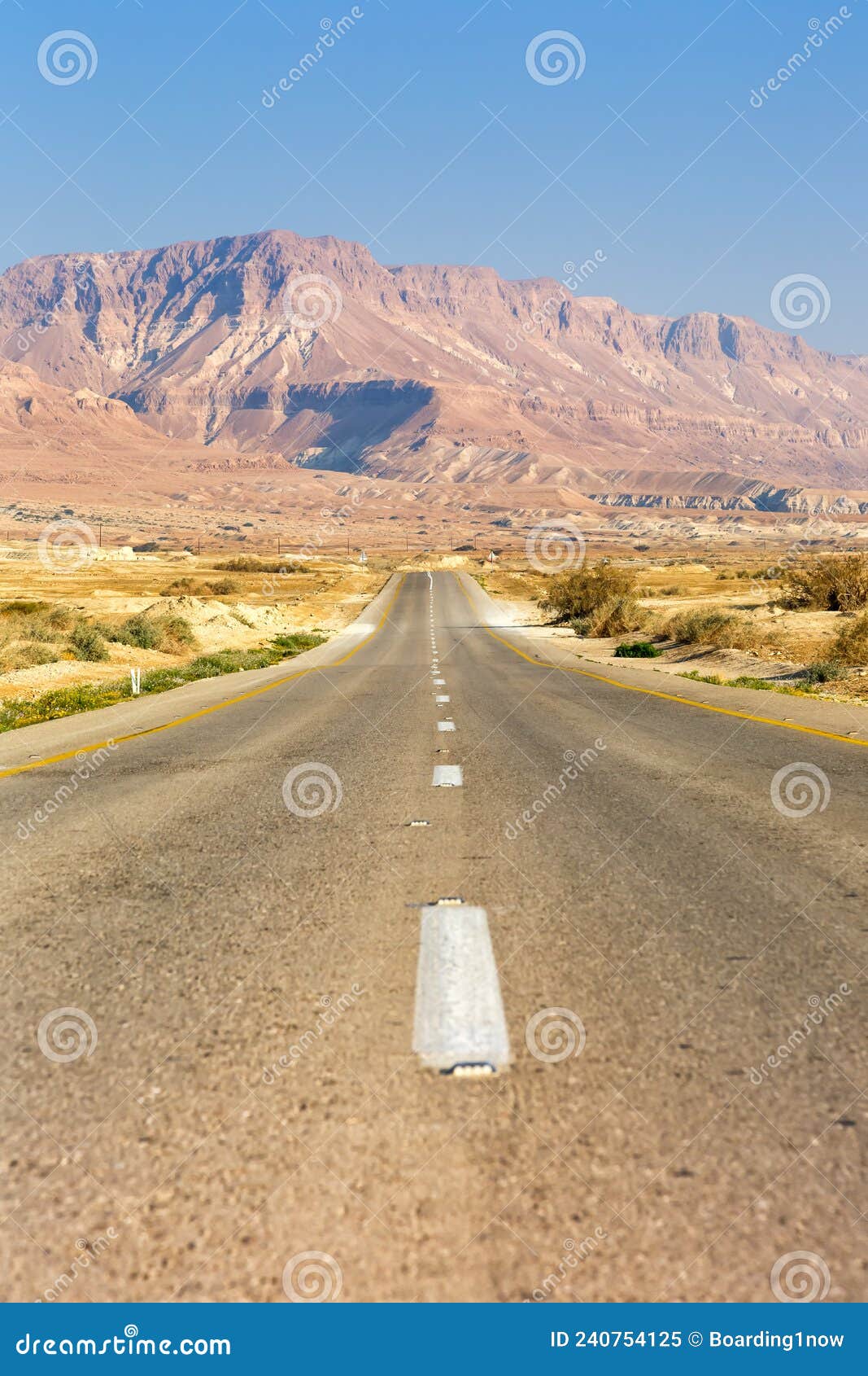 无尽的道路行驶空旷的沙漠景观图式孤远无限的距离
