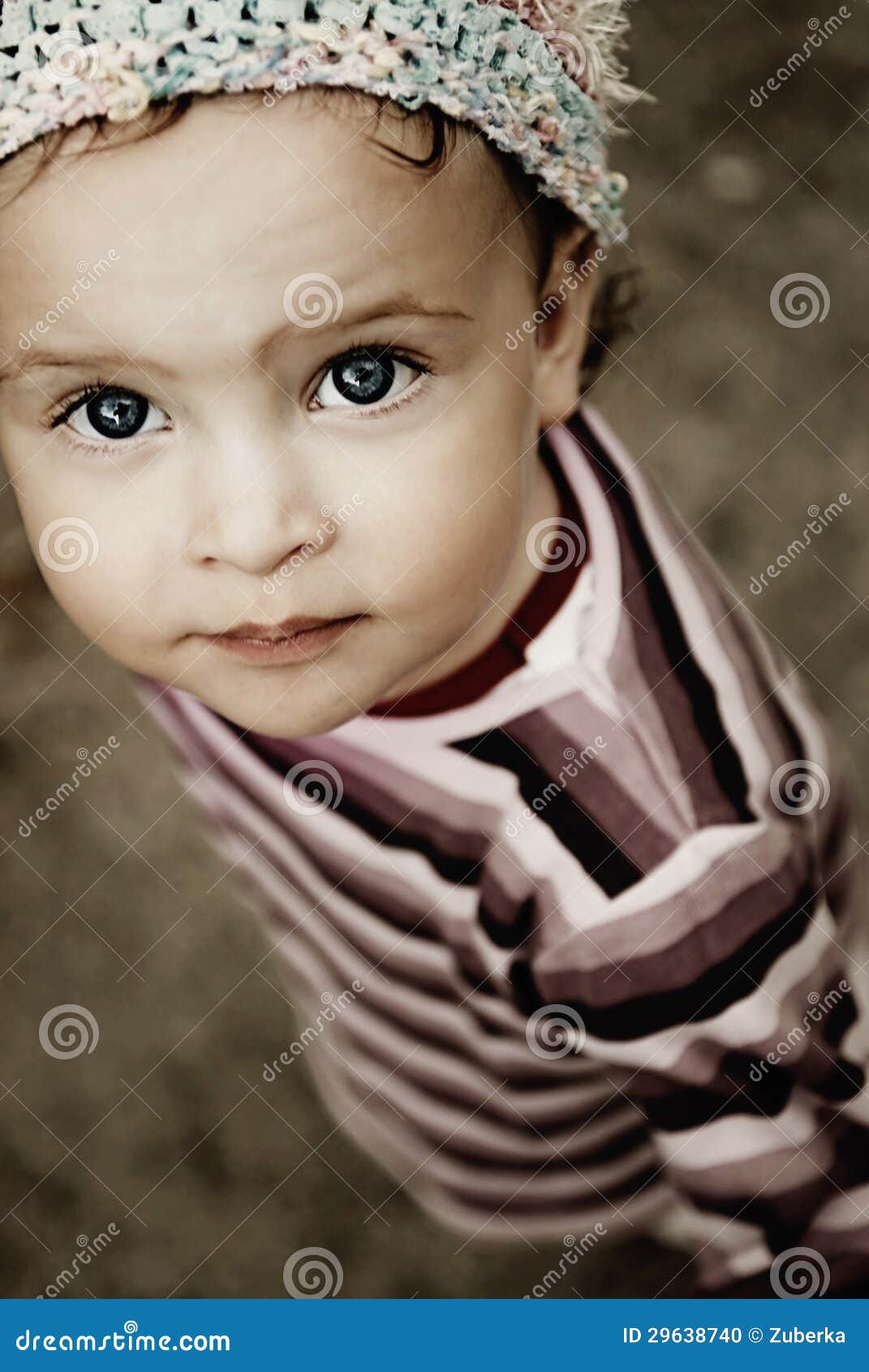 亚裔无辜的孩子 库存图片. 图片 包括有 婴孩, 相当, 童年, 红色, 逗人喜爱, 眼睛, 五颜六色, 衬衣 - 31320159