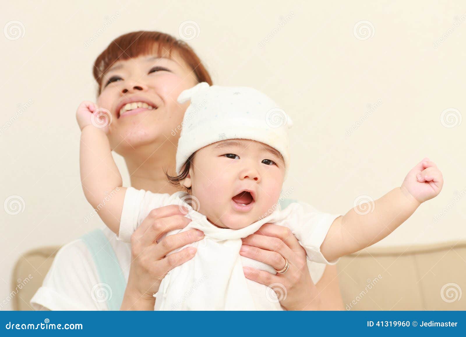 年轻的日本妈妈和她的孩子 库存图片. 图片 包括有 喜悦, 子项, 查出, 男朋友, 系列, 健康, 女性 - 198040329