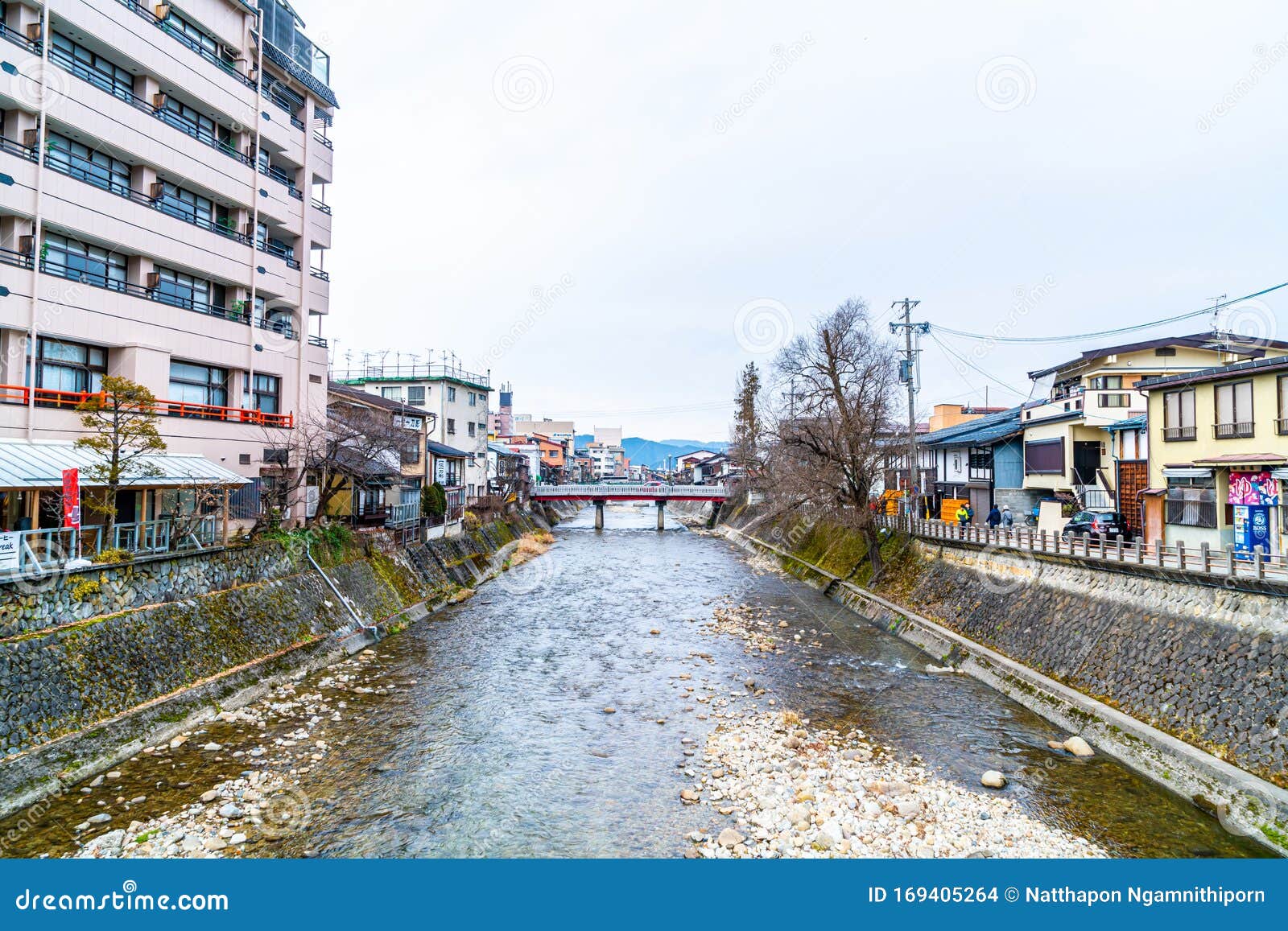 日本高山，2020年1月12日：高山镇的景观照 它被命名为日本的小京都，自 编辑类库存图片 图片 包括有 布琼布拉, 街道 169405264