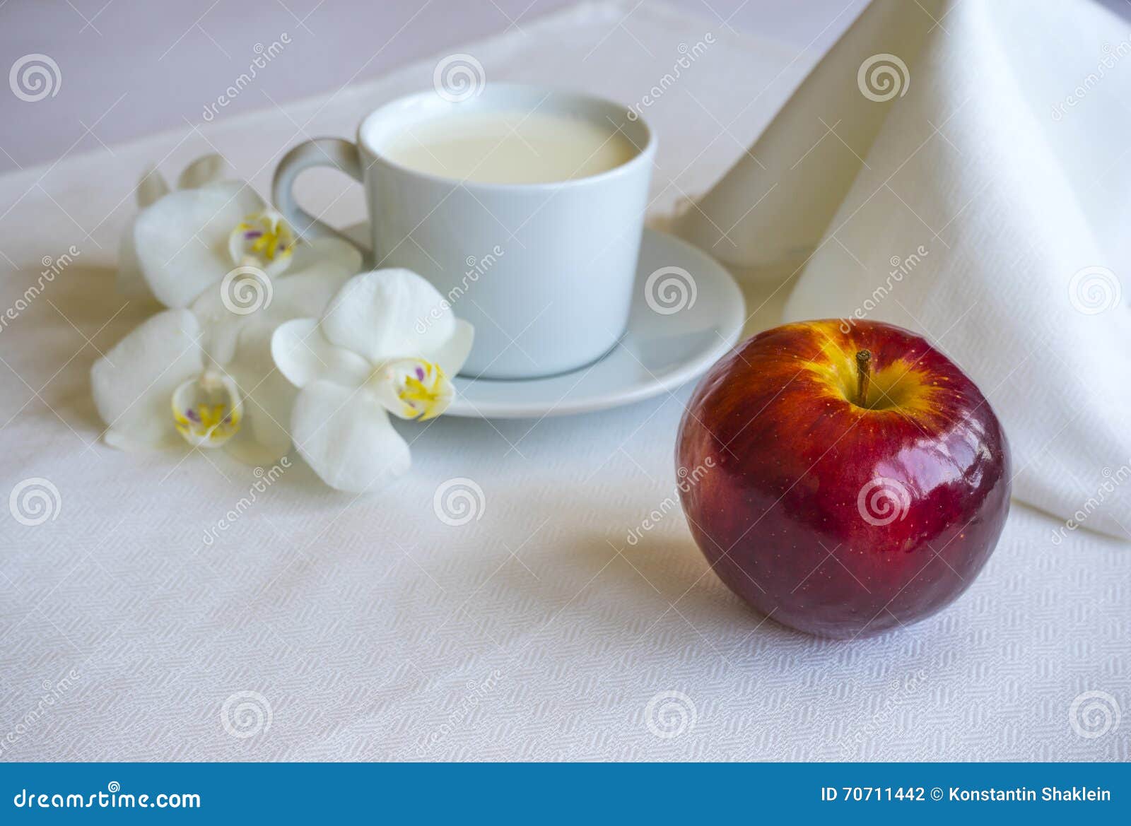 苹果牛奶 免版税库存照片 - 图片: 16534365