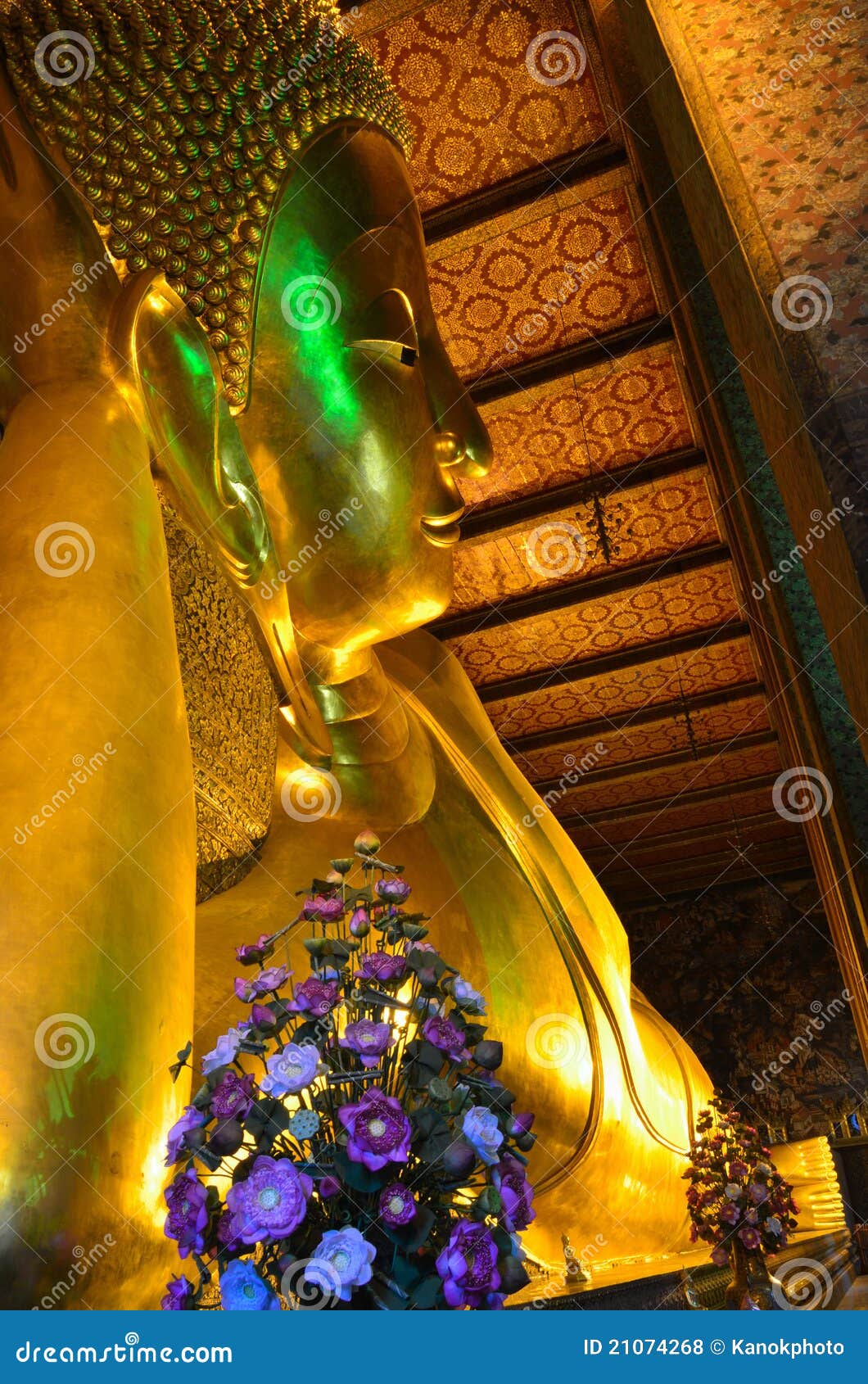最大的菩萨在泰国：Luang Pho Toh Wat Ket Chaiyo 库存照片 - 图片 包括有 旅游业, 强壮的: 75555812