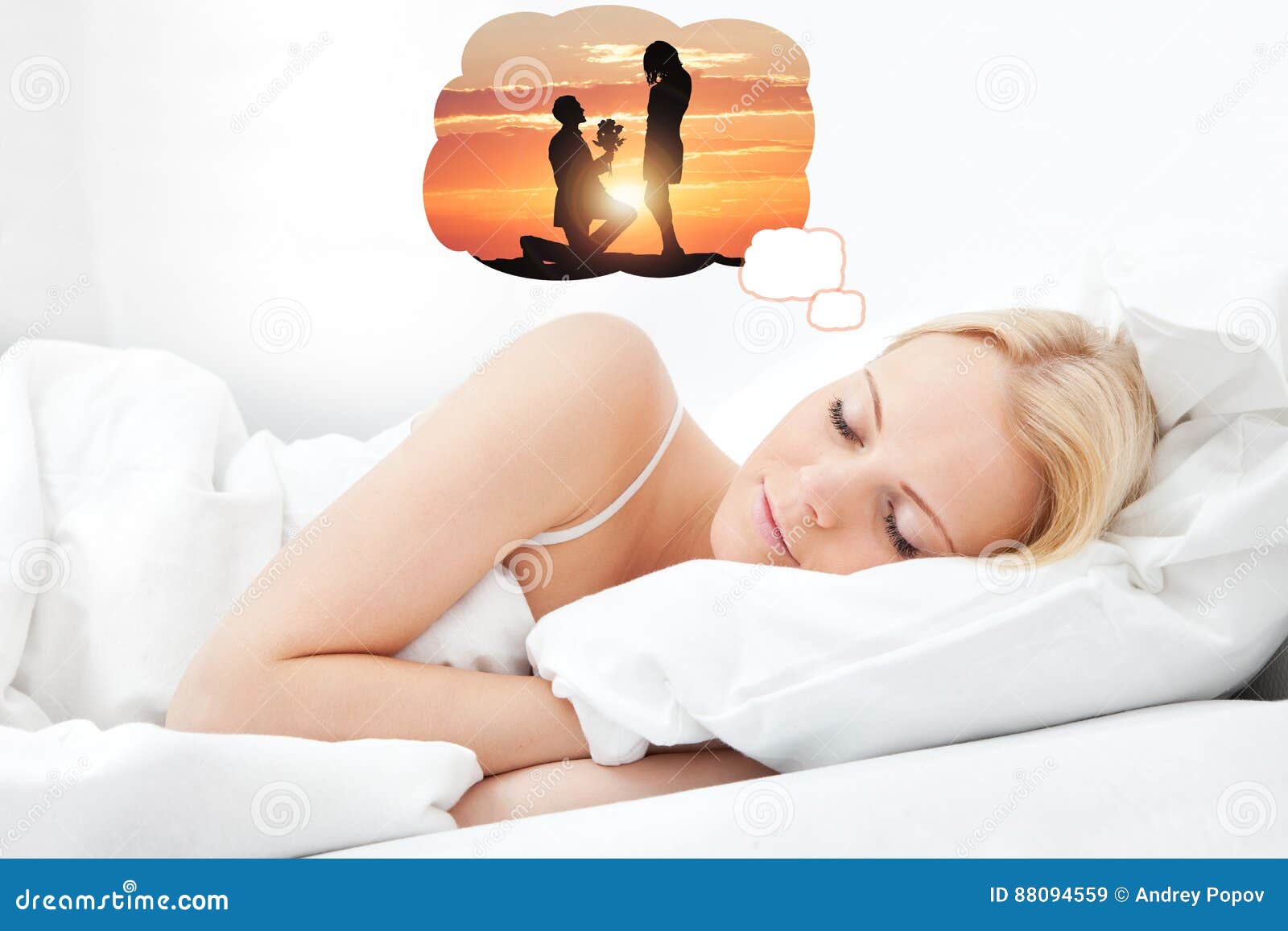 有的妇女浪漫梦想，当睡觉时 库存图片 图片 包括有 枕头 夫人 放松 浪漫 人员 长沙发 云彩 88094559