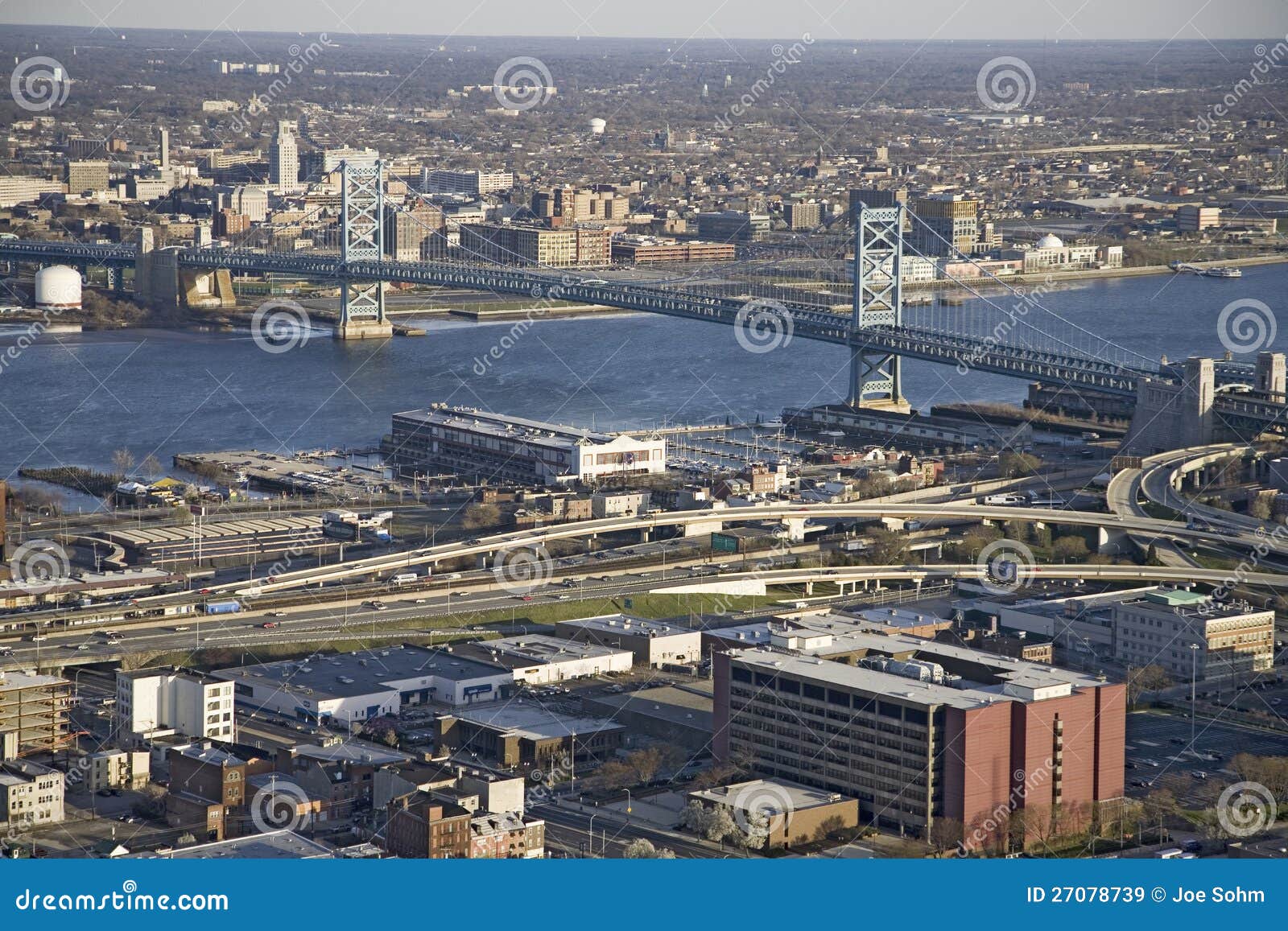费城的本富兰克林桥梁看法 库存照片. 图片 包括有 地标, 拱道, 风险, 结构, 蓝色, 风景, 电缆 - 36912768