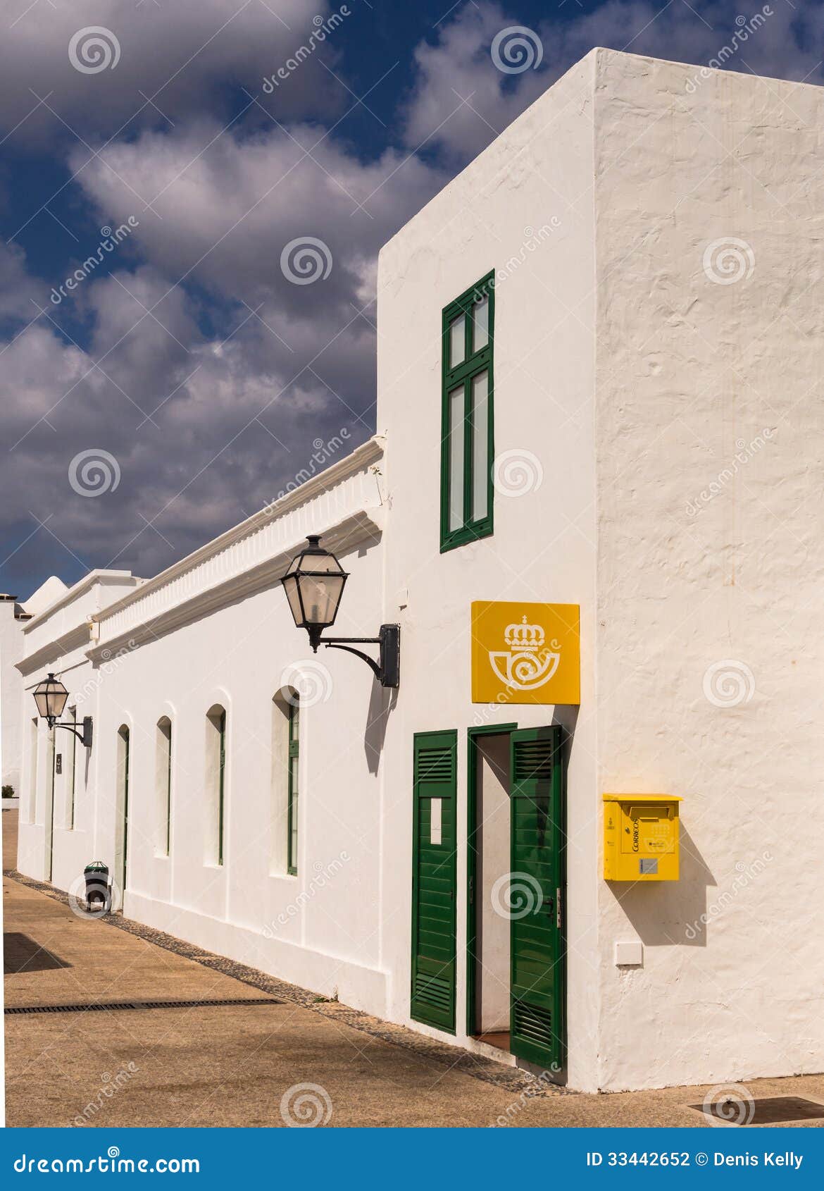 村庄邮局在兰萨罗特岛，加那利群岛. 邮局(Correos)在Guatiza村庄。兰萨罗特岛，加那利群岛。