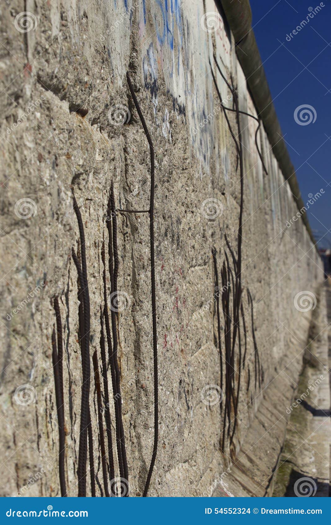 柏林围墙的残余的透视图. 柏林围墙的片段
