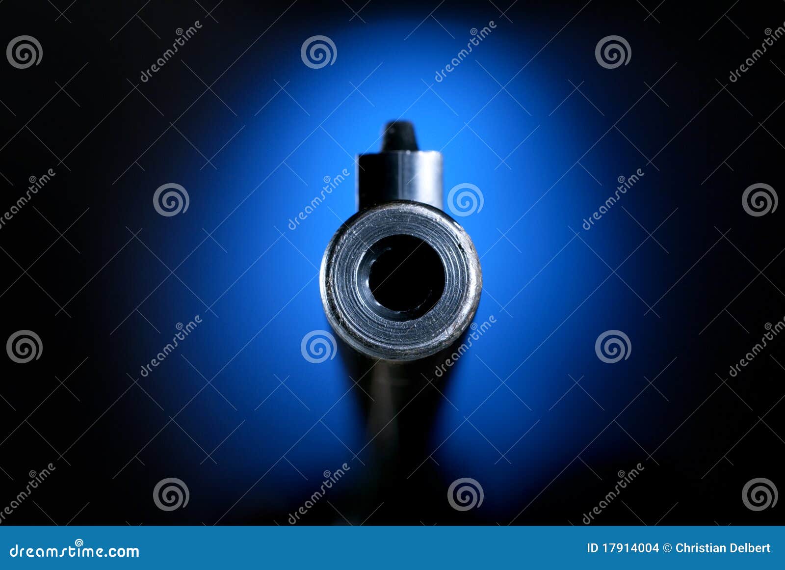 Gun barrel 库存照片. 图片 包括有 左轮手枪, 枪炮, 军事, 公告版, 口径, 投反对票, 武器 17914004