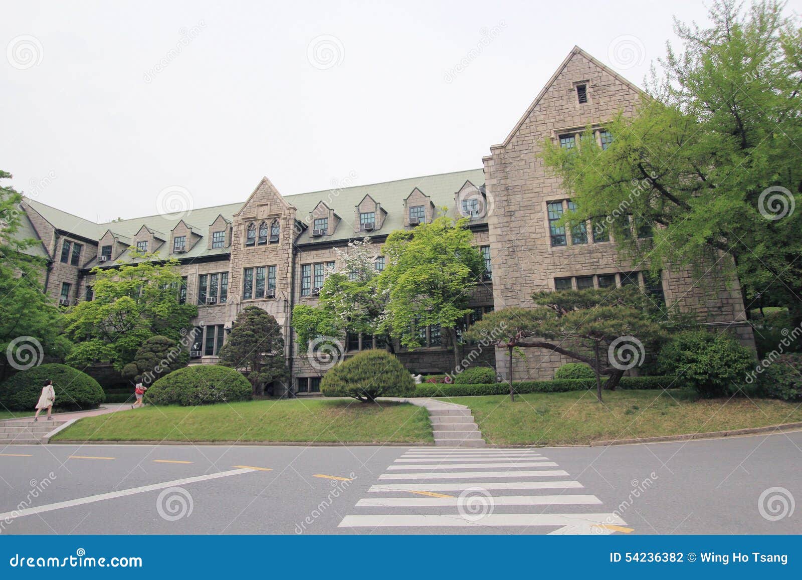 汉城梨花女子大学在韩国 编辑类图片. 图片 包括有 卫理公会派教徒, 建立, 最大, 著名, 白天, 设计 - 54348540