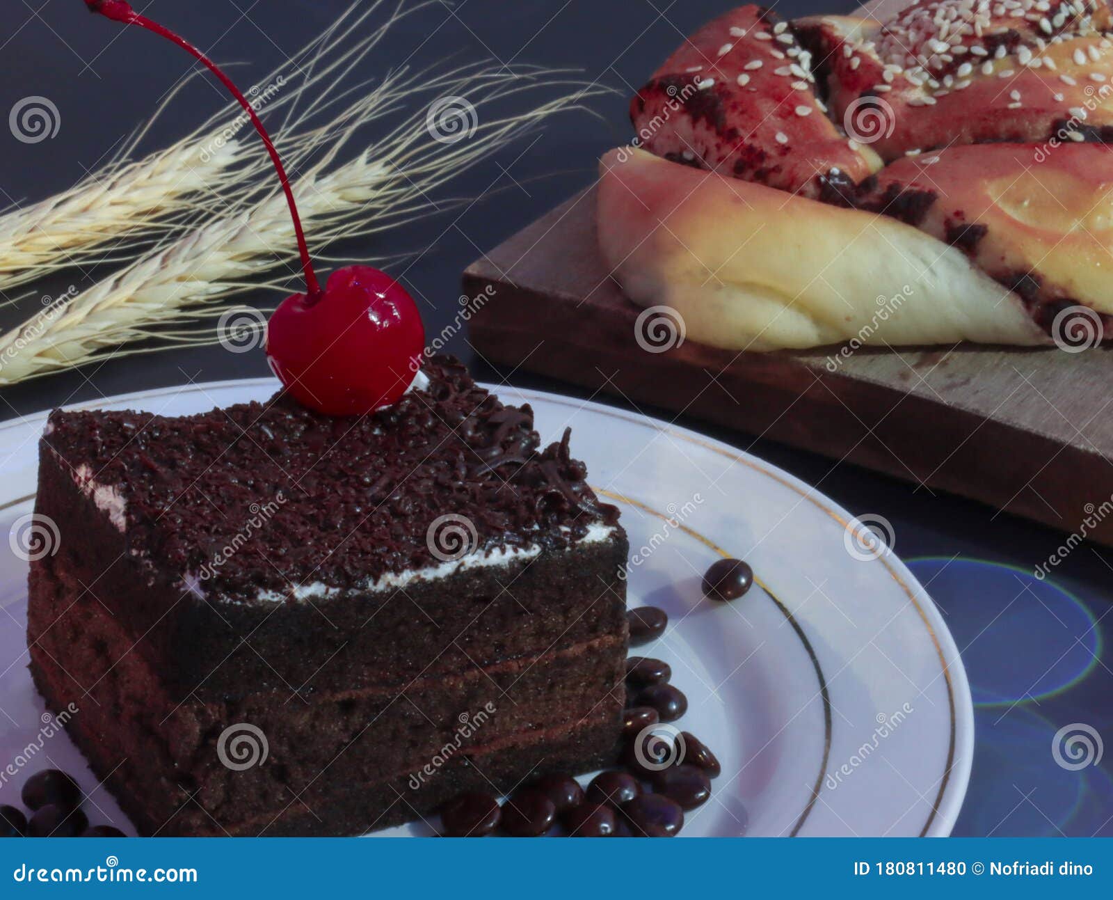 樱桃巧克力蛋糕 库存图片. 图片 包括有 食物, 膳食, 制动手, 巧克力, 果子, 快餐, 产物, 烹调 - 180820119
