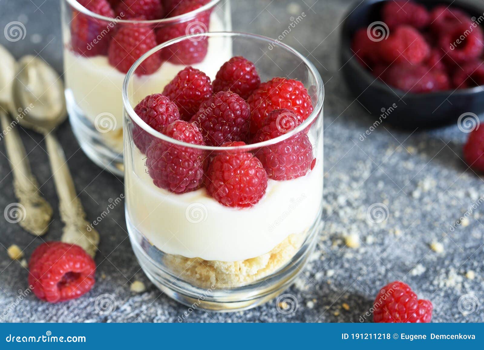 水果蛋糕上的黑莓与树莓 - 免费可商用图片 - cc0.cn