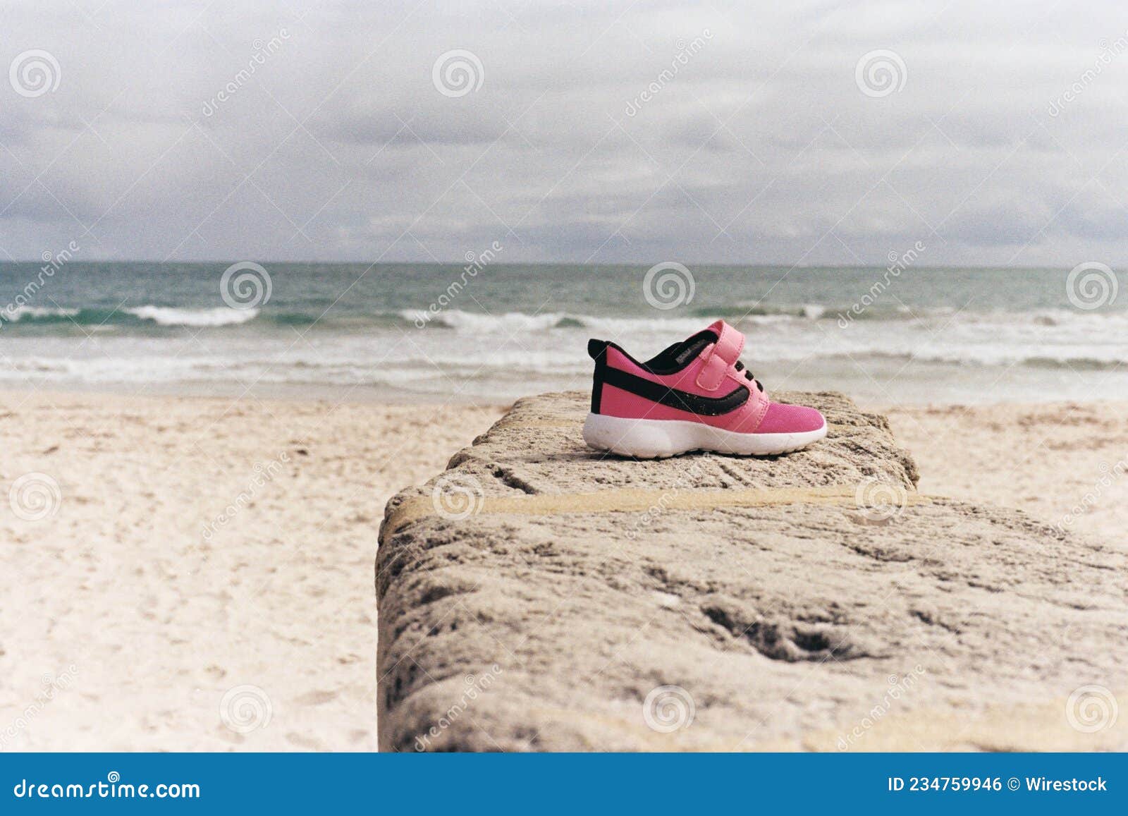 沙滩凉鞋|摄影|产品|深海FX - 原创作品 - 站酷 (ZCOOL)