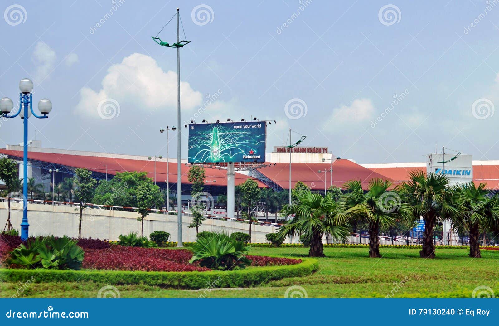河内内排国际机场(韩)在越南 编辑类图片. 图片 包括有 爸爸, 聚会所, 旅游业, 河内, 旅行, 运输 - 79130220
