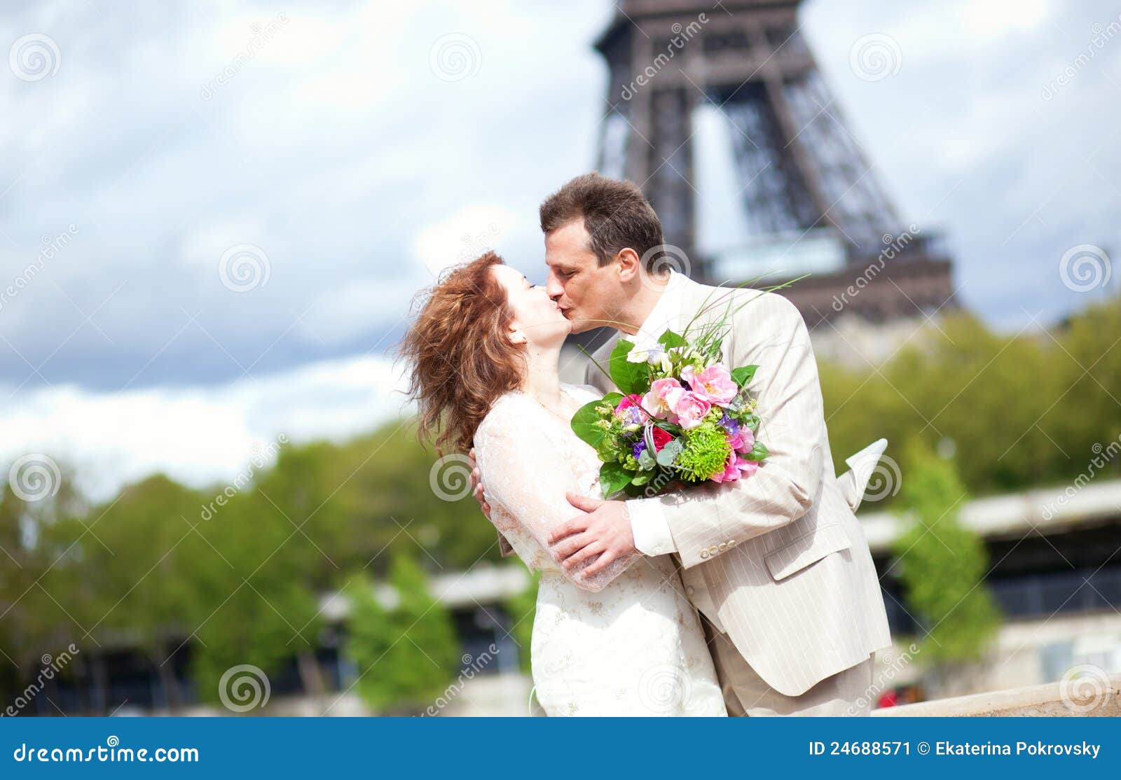 法中新闻:法国的“吻”如何表达：Le baiser? Le bisous? La bise?