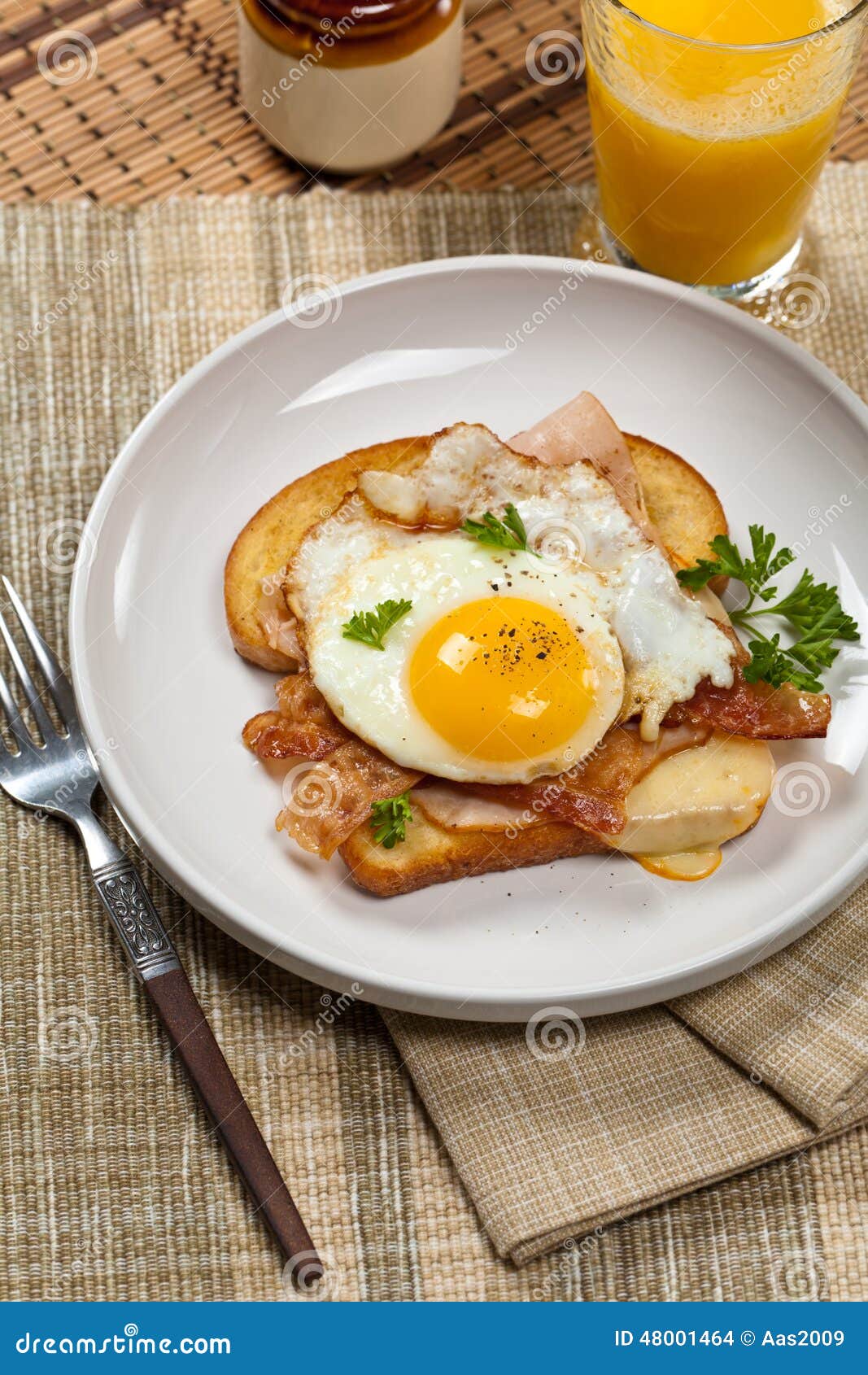 经典法国早餐用面包和新月形面包和果酱 编辑类照片. 图片 包括有 膳食, 法国, 汁液, 经典, 黄油, 巴西 - 85910416