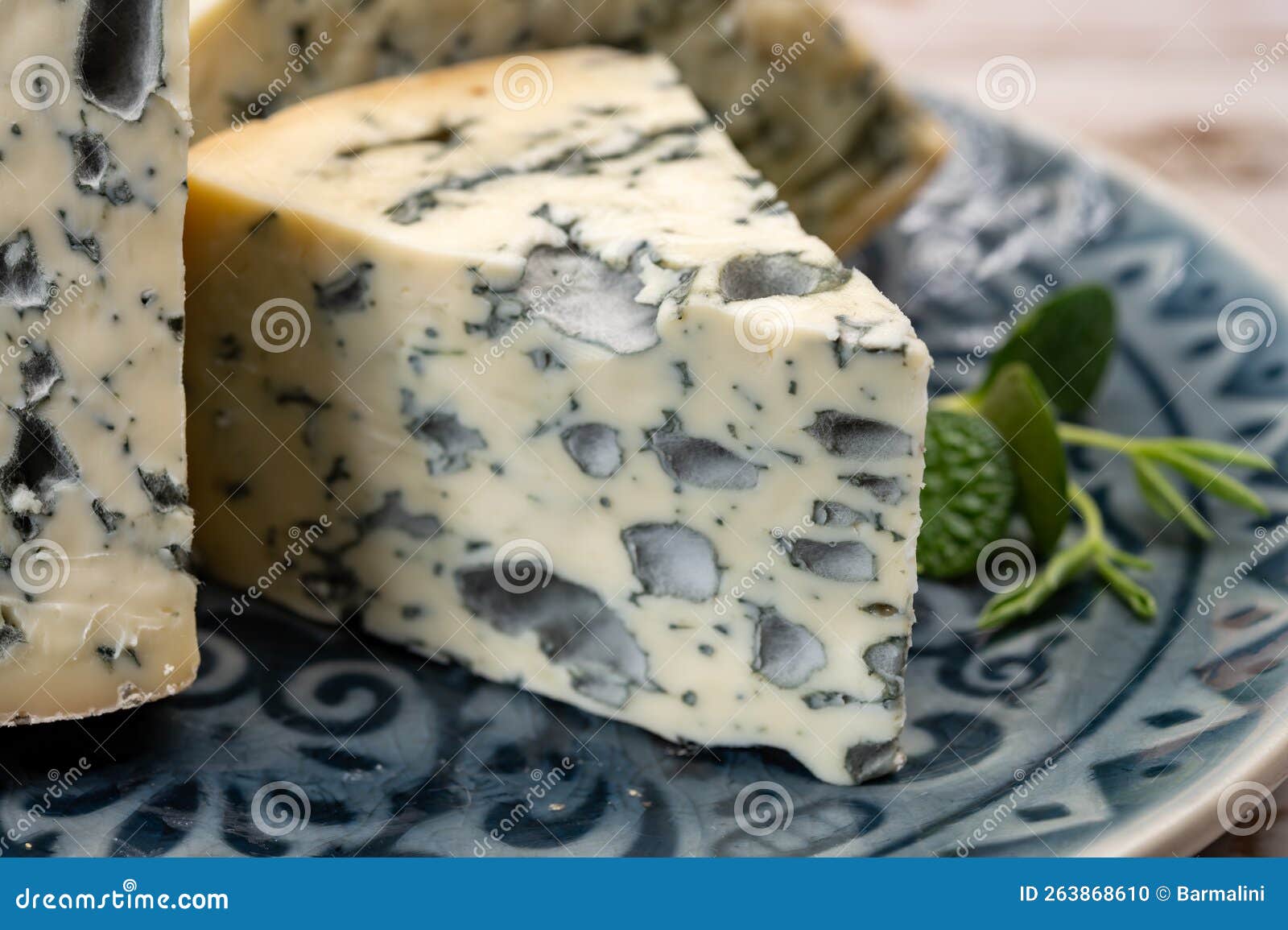 欧洲地标奶酪：法国罗克福蓝纹奶酪_凤凰网视频_凤凰网