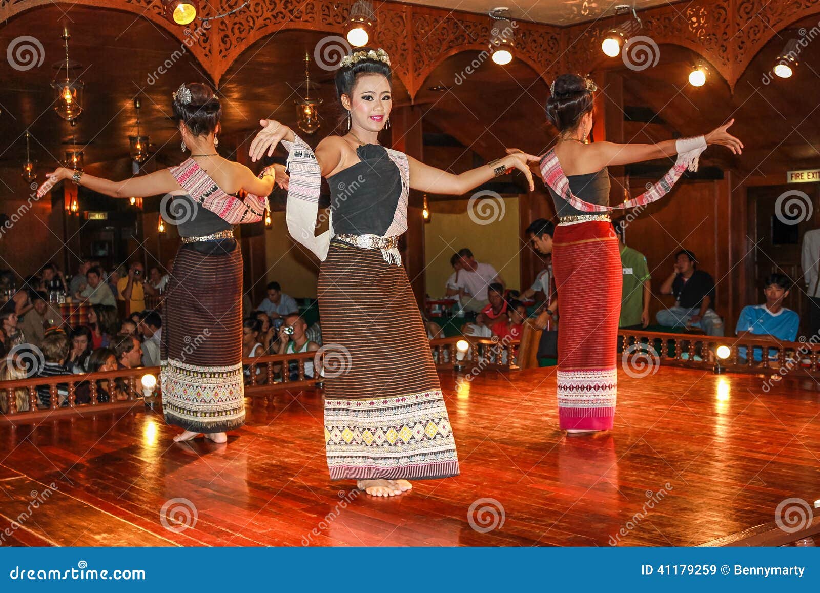 泰国传统舞蹈_1920X1080_高清视频素材下载(编号:5835847)_实拍视频_光厂(VJ师网) www.vjshi.com