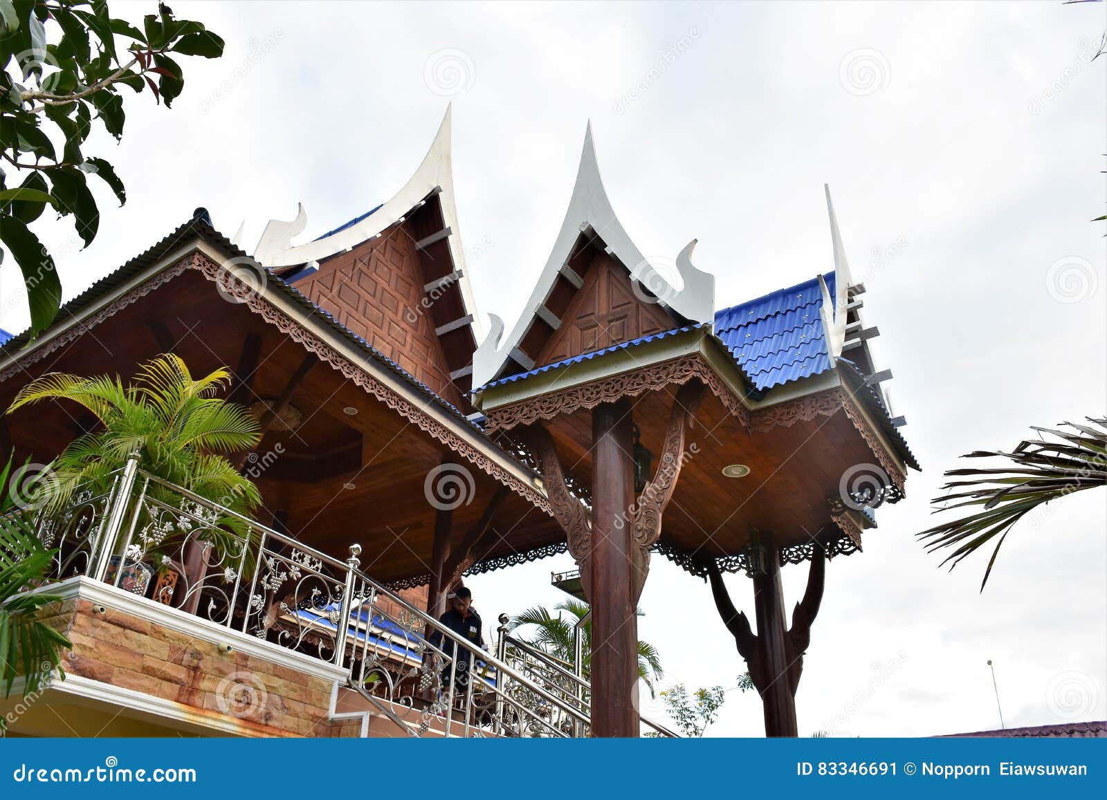 泰国的房子 库存图片. 图片 包括有 外面, 艺术性, 居住, 结构树, 传统, 布琼布拉, 村庄, 横向 - 15006229
