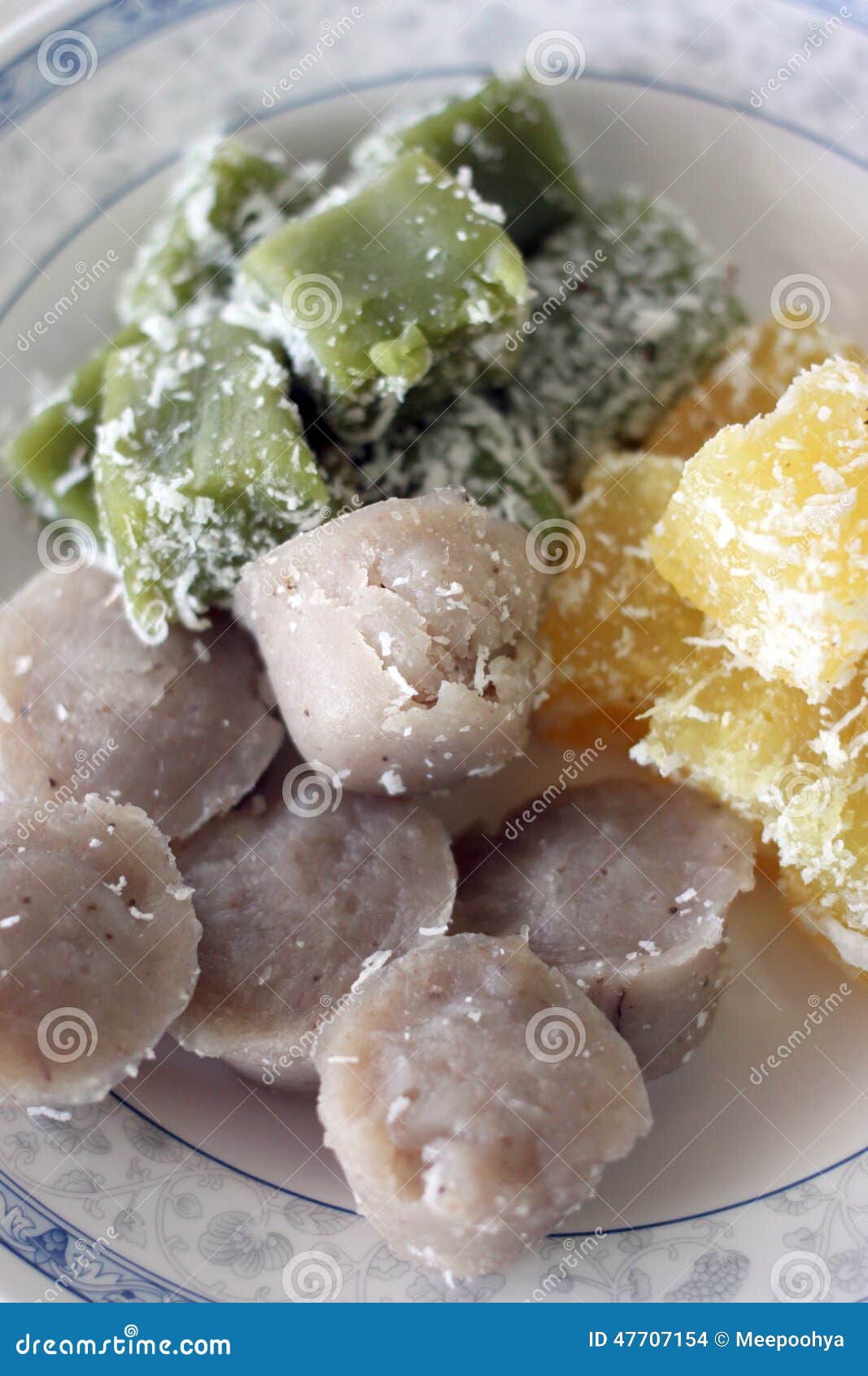 泰国甜点. 完全用面粉糖和椰子霜制成. 泰国人称阿鲁阿查旺 库存照片 - 图片 包括有 快餐, 椰子: 204816778