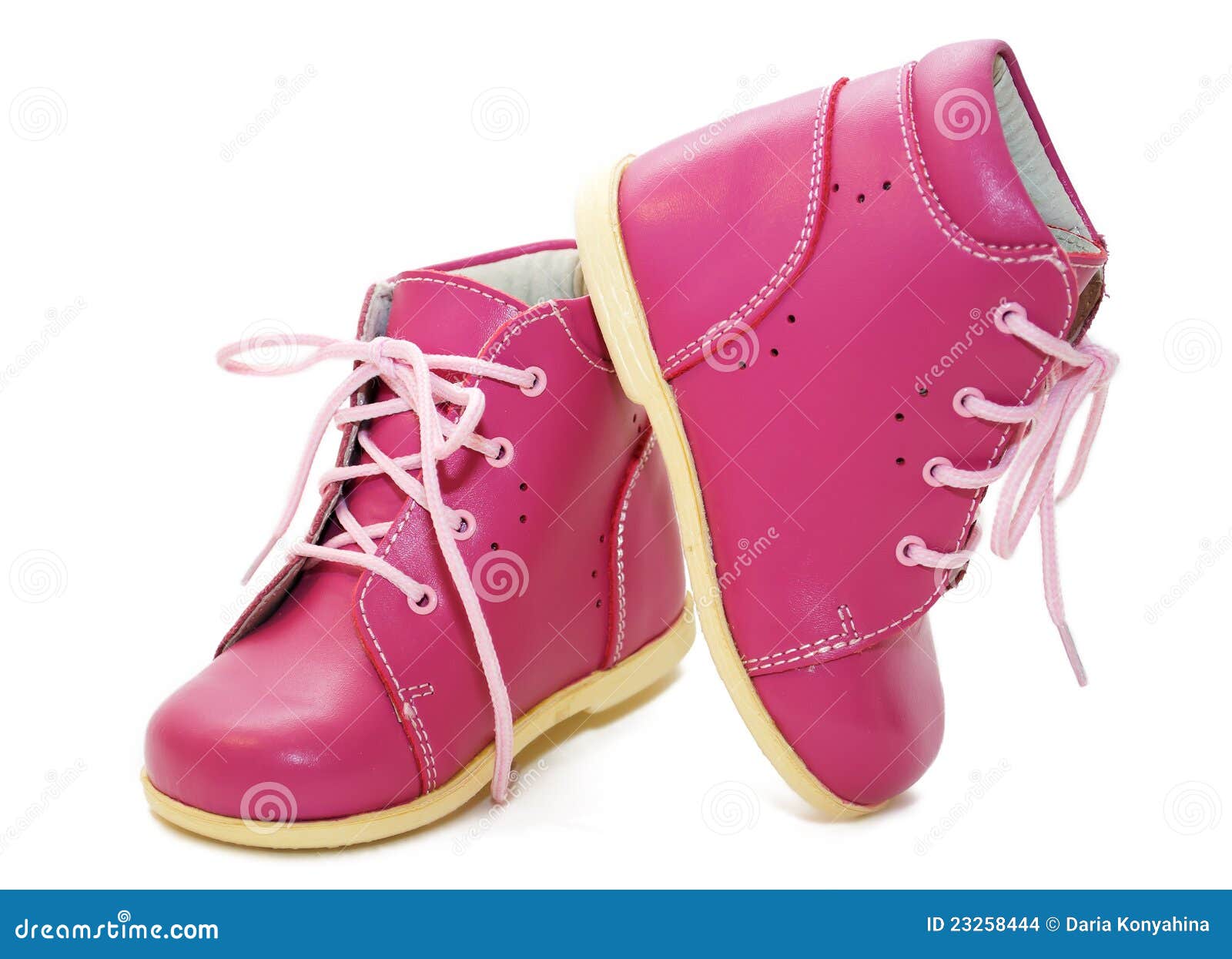 手绘一双粉色帆布鞋子图片素材免费下载 - 觅知网